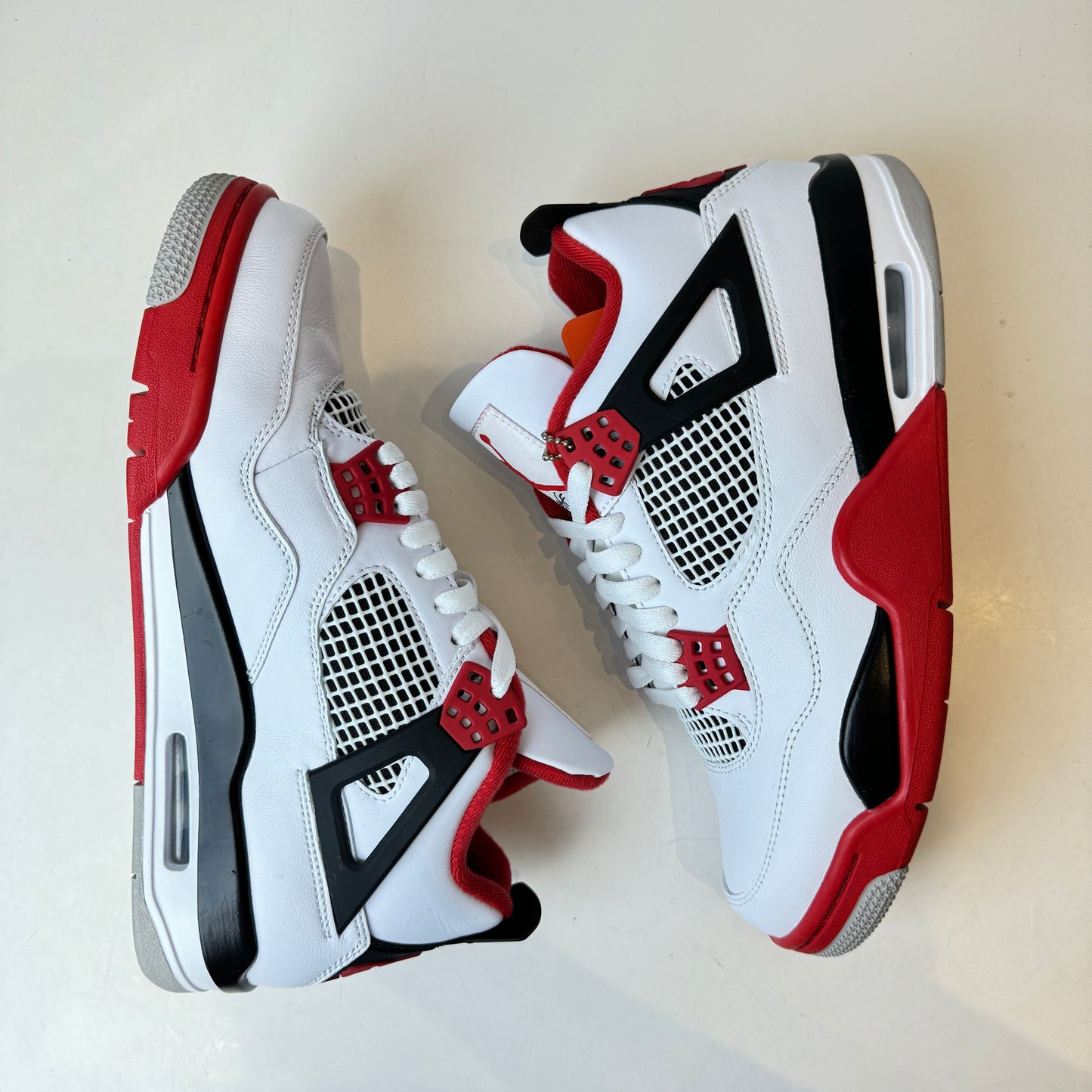 DC7770 160 Jordan 4 Retro Fire Red (2020) [USED] - 8.5 M (VNDS)