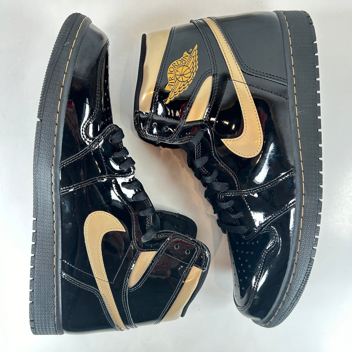 555088 032 Jordan 1 Black/Gold [USED] - 14 M (Used) (No Box)