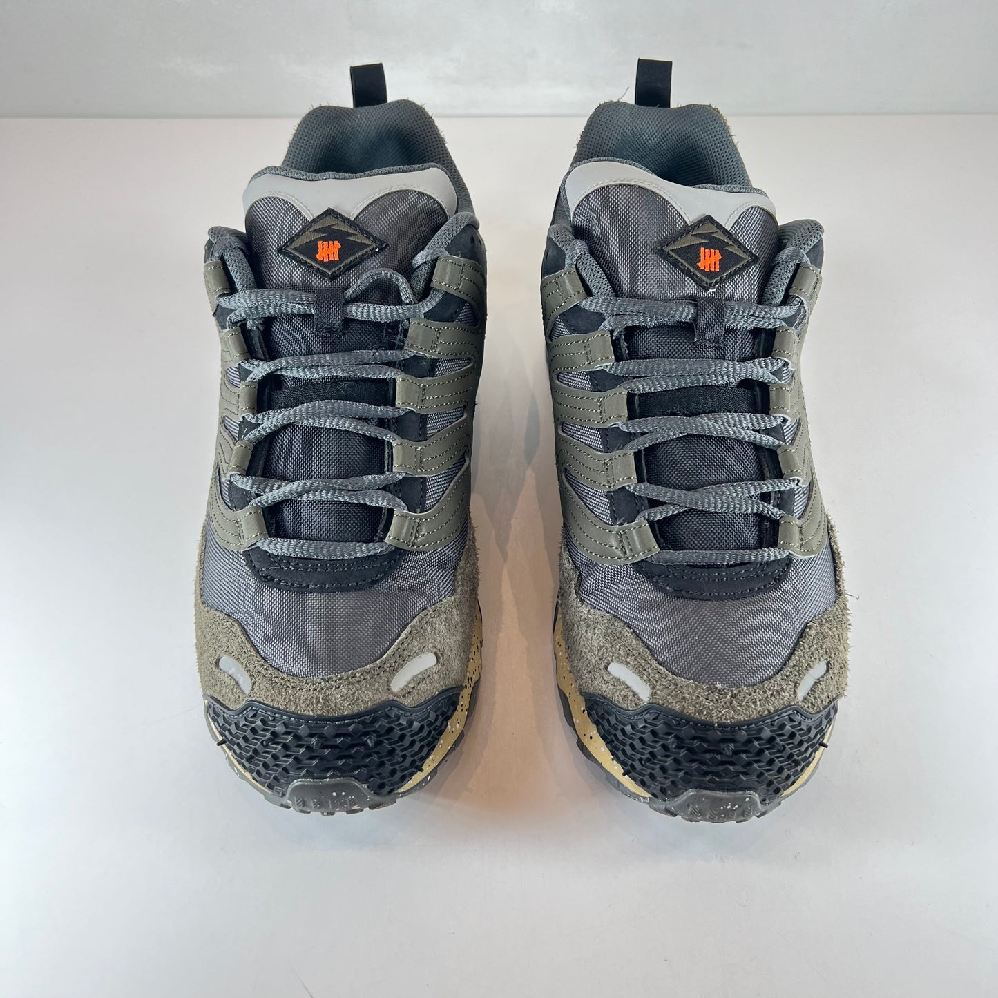 FN7546 300 Undefeated x Air Terra Humara 'Cargo Khaki' [USED] - 12 M (Used)