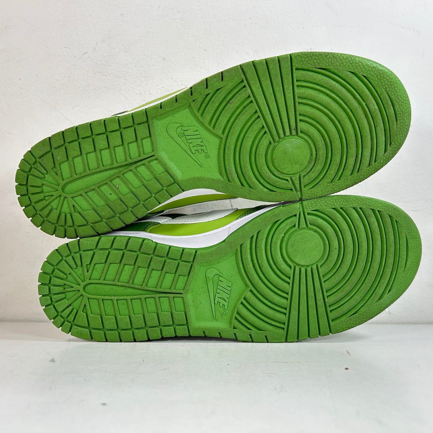 DJ6188 300 Nike Dunk Low Chlorophyll [USED] - 10.5 M (Used)