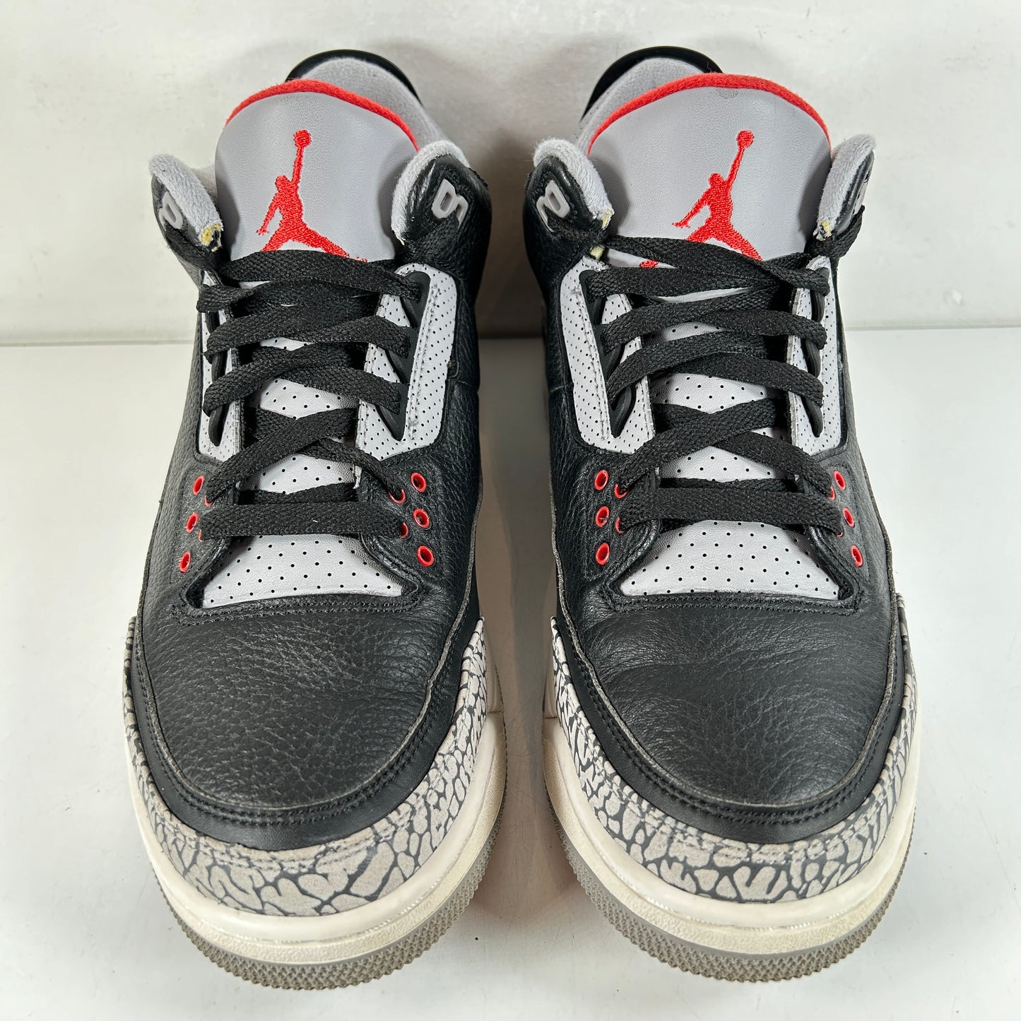 854262 001 Jordan 3 Black Cement 2018 [USED] - 9.5 M (Used2)