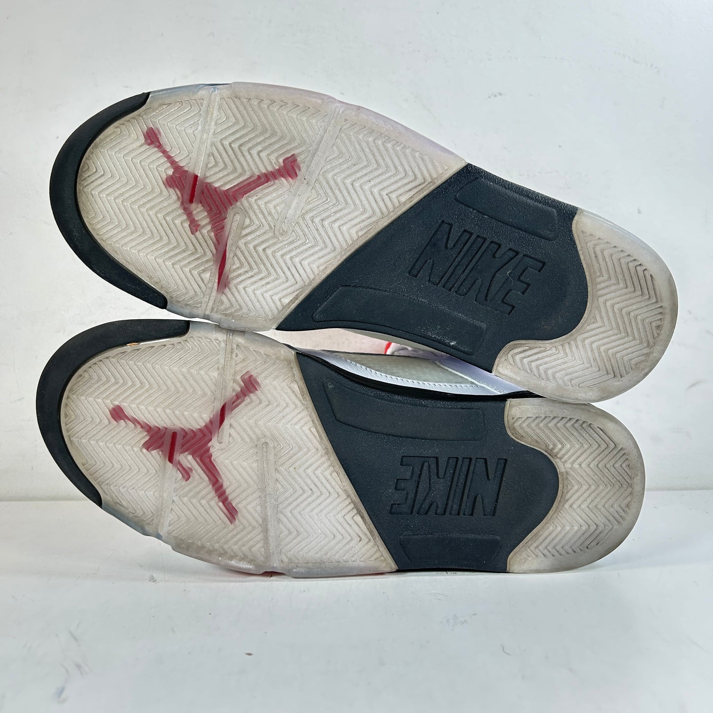 DA1911 102 Jordan 5 Fire Red [USED] - 10.5 M (Used)