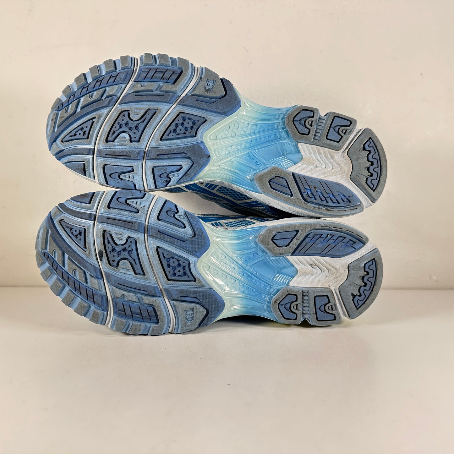 1201A514 400 ASICS Gel-Kayano 14 Ice Studios Blue [USED] - 10.5 M (Used)