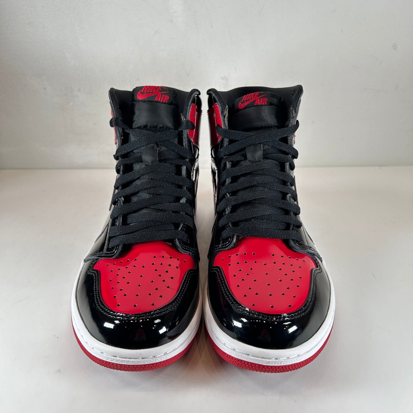 555088 063 Jordan 1 Retro High OG Patent Bred [USED] - 11 M (Used3)