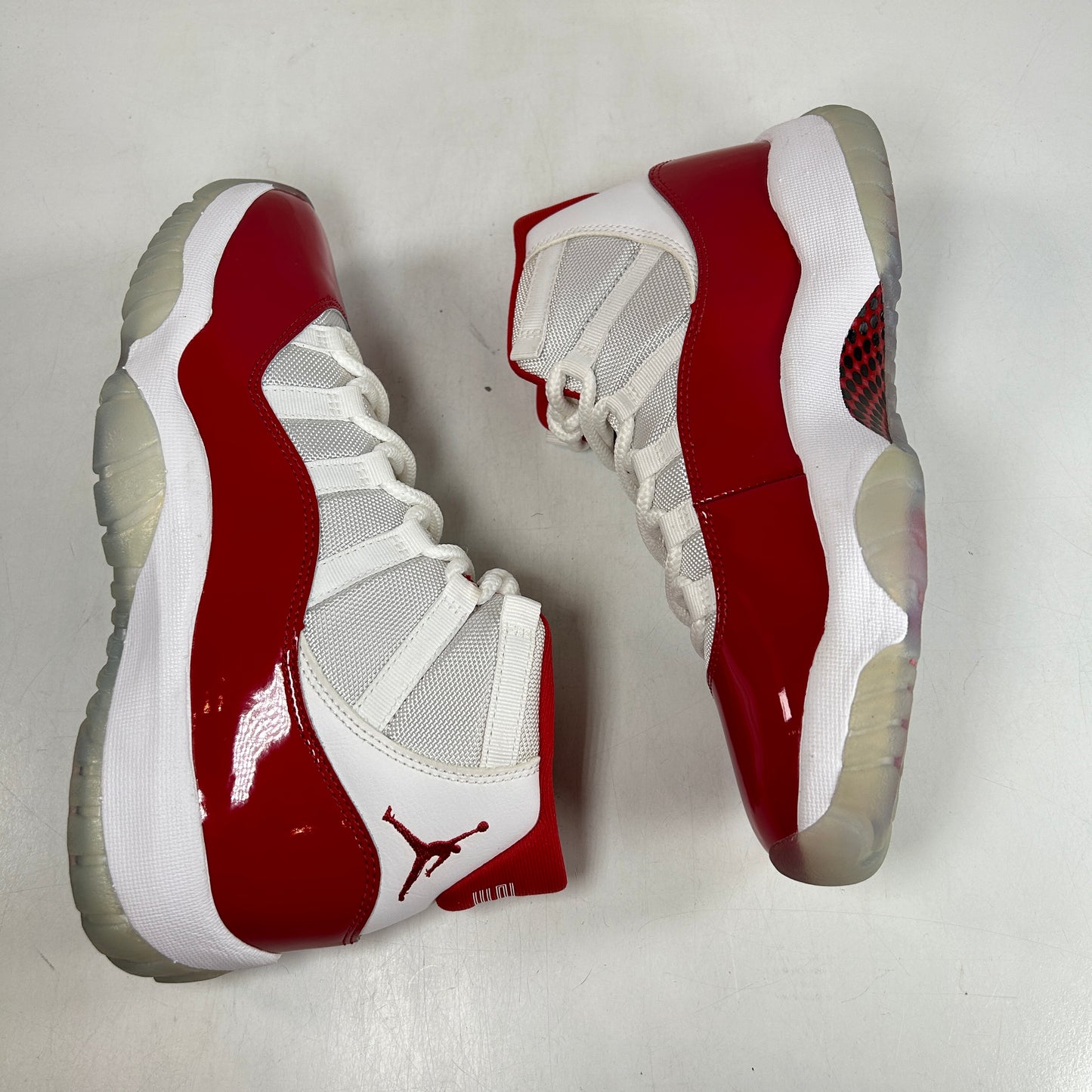 CT8012 116 Jordan 11 Retro Cherry (2022) [CONDITIONAL] - 8.5 M (No Box) (Yellowing Soles)