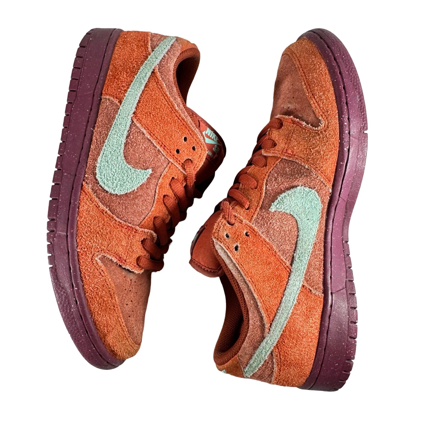 DV5429 601 Nike SB Dunk Low Mystic Red Rosewood [USED] - 9 M (Used)