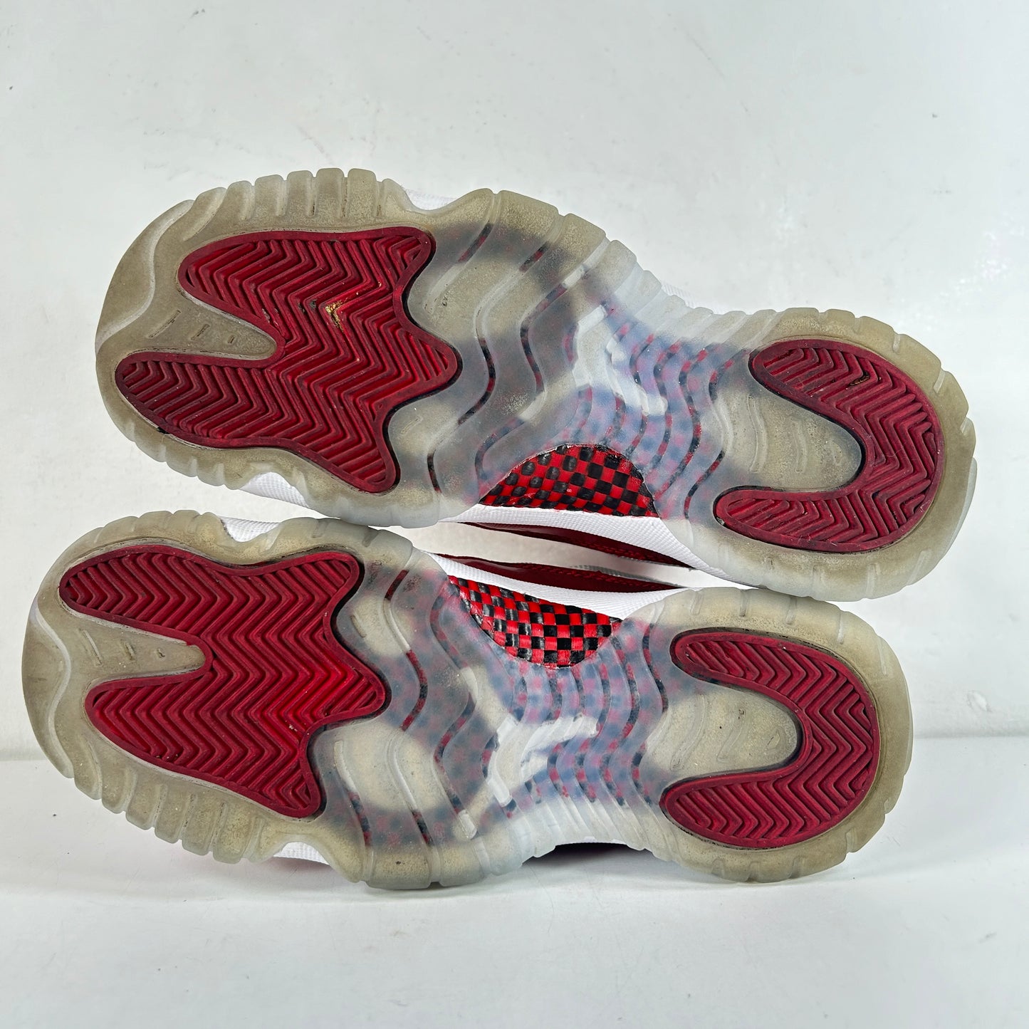 378038 116 Jordan 11 Retro Cherry (2022) (GS) [USED] - 4 Y (Used)
