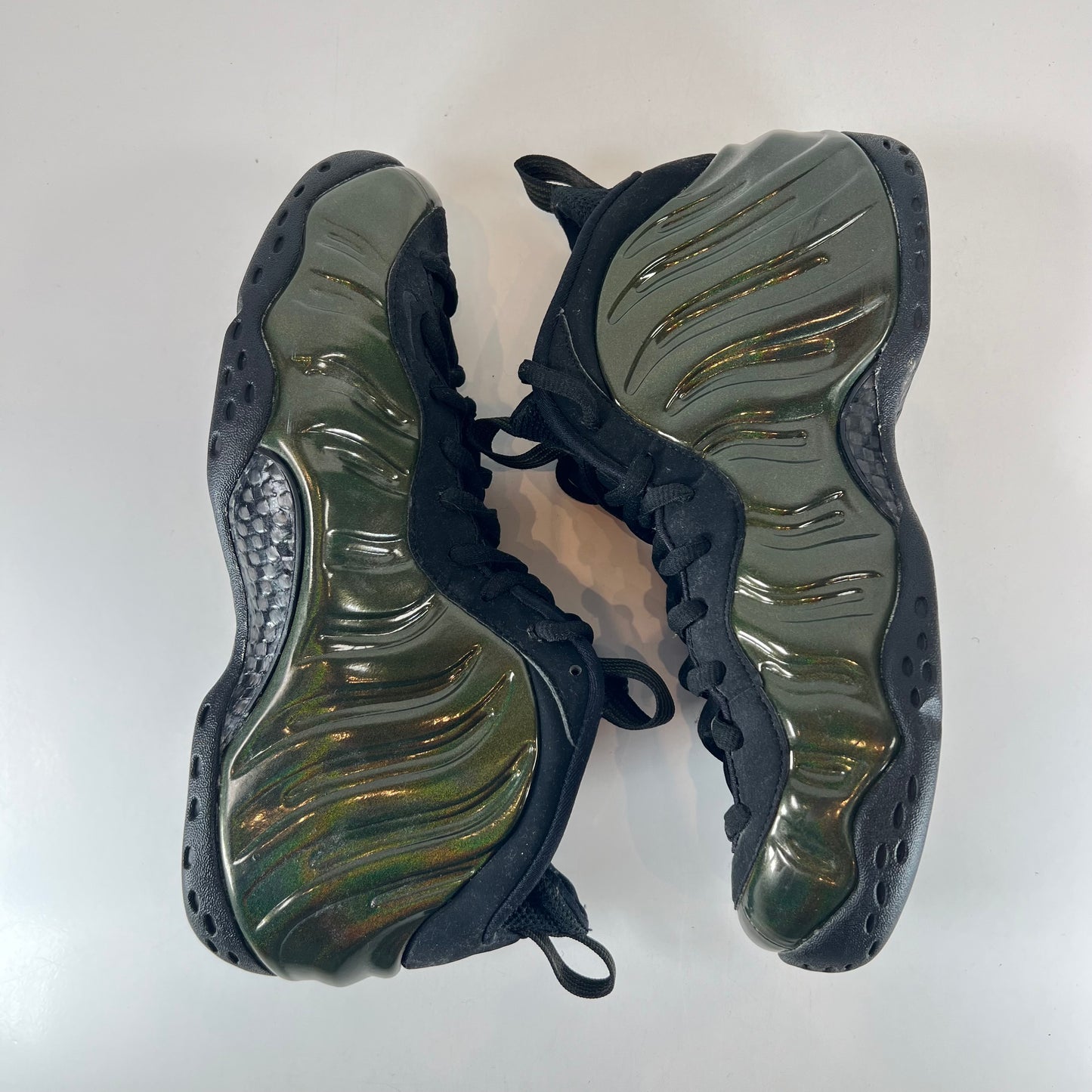 314996 301 Nike Air Foamposite One Legion Green [USED] - 9.5 M (Used)