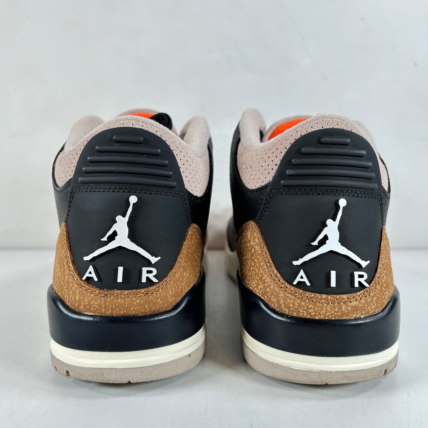 CT8532 008 Jordan 3 Retro Elefante del Desierto