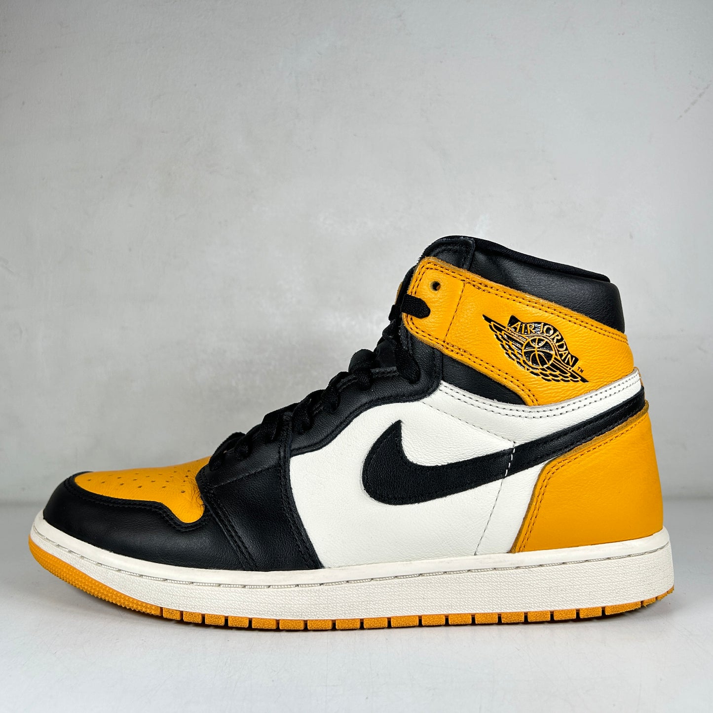 555088 711 Jordan 1 Retro High OG Yellow Toe [USED] - 11 M (Used2)