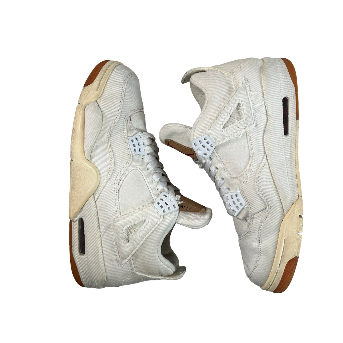 AO2571 100 Jordan 4 Retro Levi's White (Levi's Tag) - 8.5 M (Used)