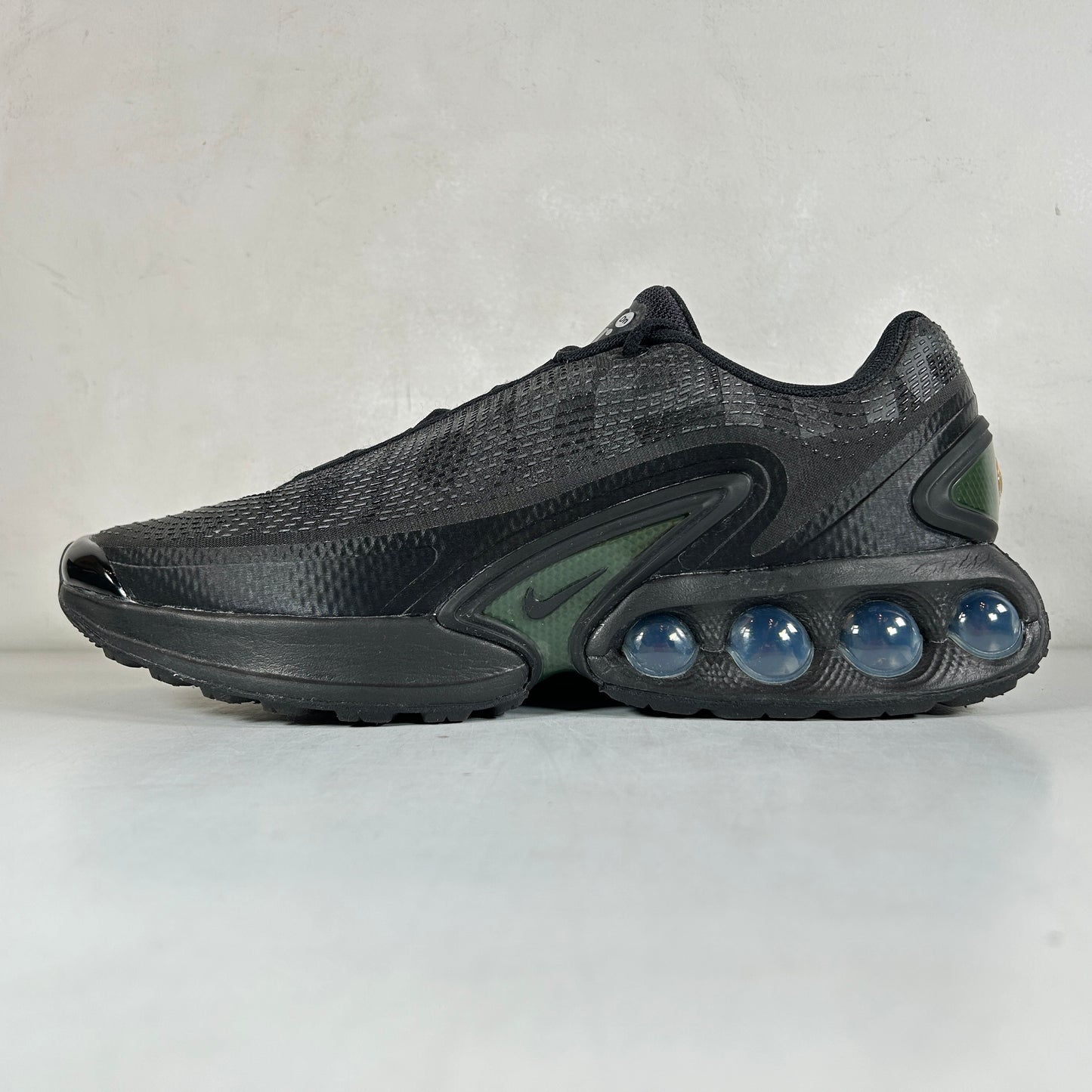 FZ4044 001 Nike Air Max DN Supreme Black [USED] - 11 M (Used)