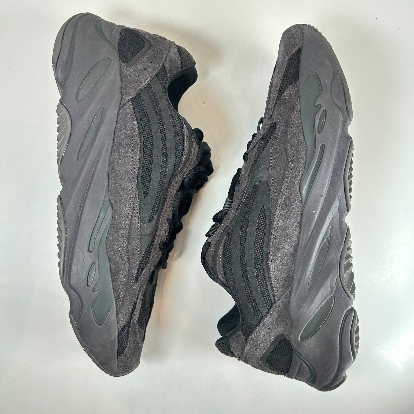 FU6684 Adidas Yeezy Boost 700 V2 Vanta [USED] - 13 M (Used)