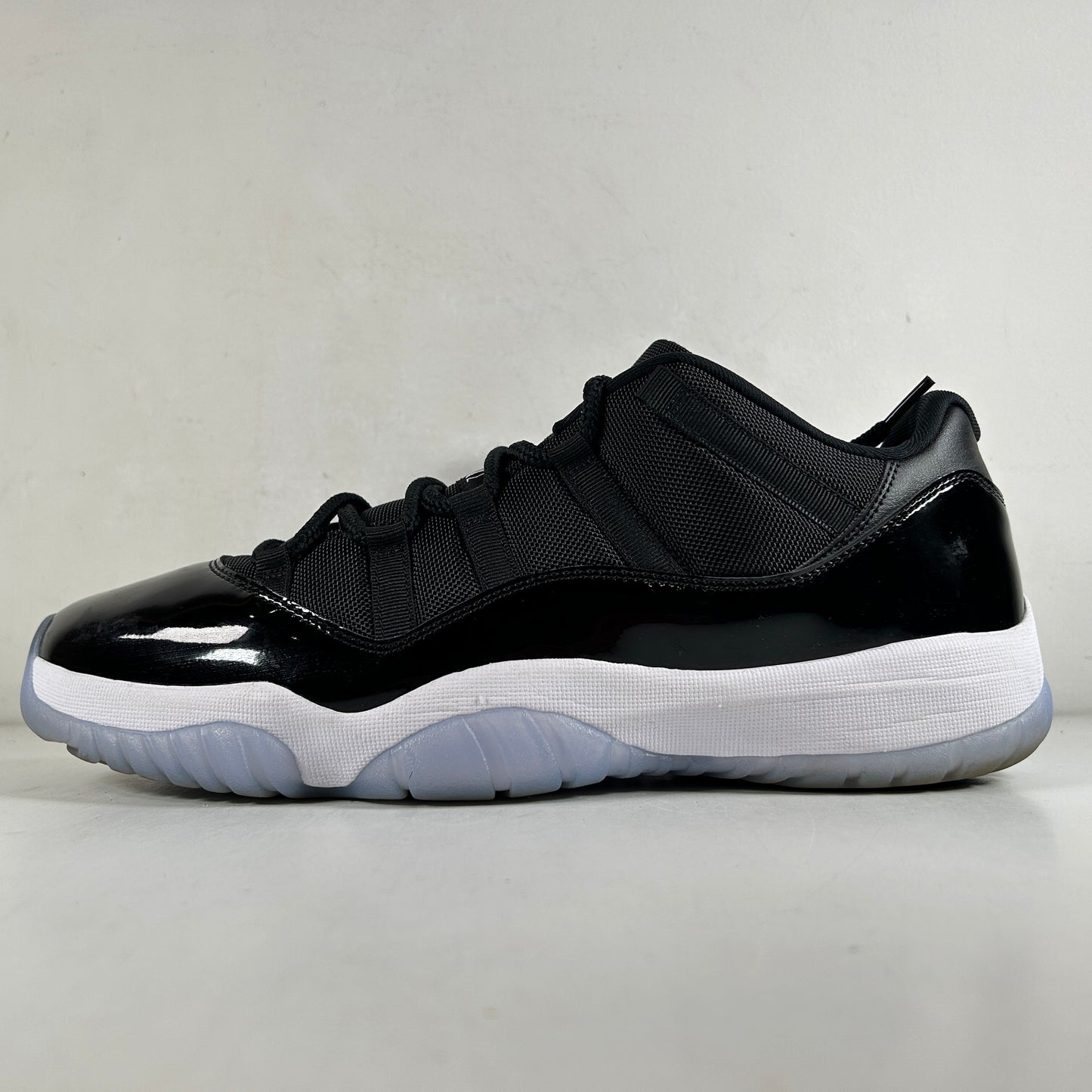 FV5104 004 Jordan 11 Retro Low Space Jam [USED] - 13 M (Used)