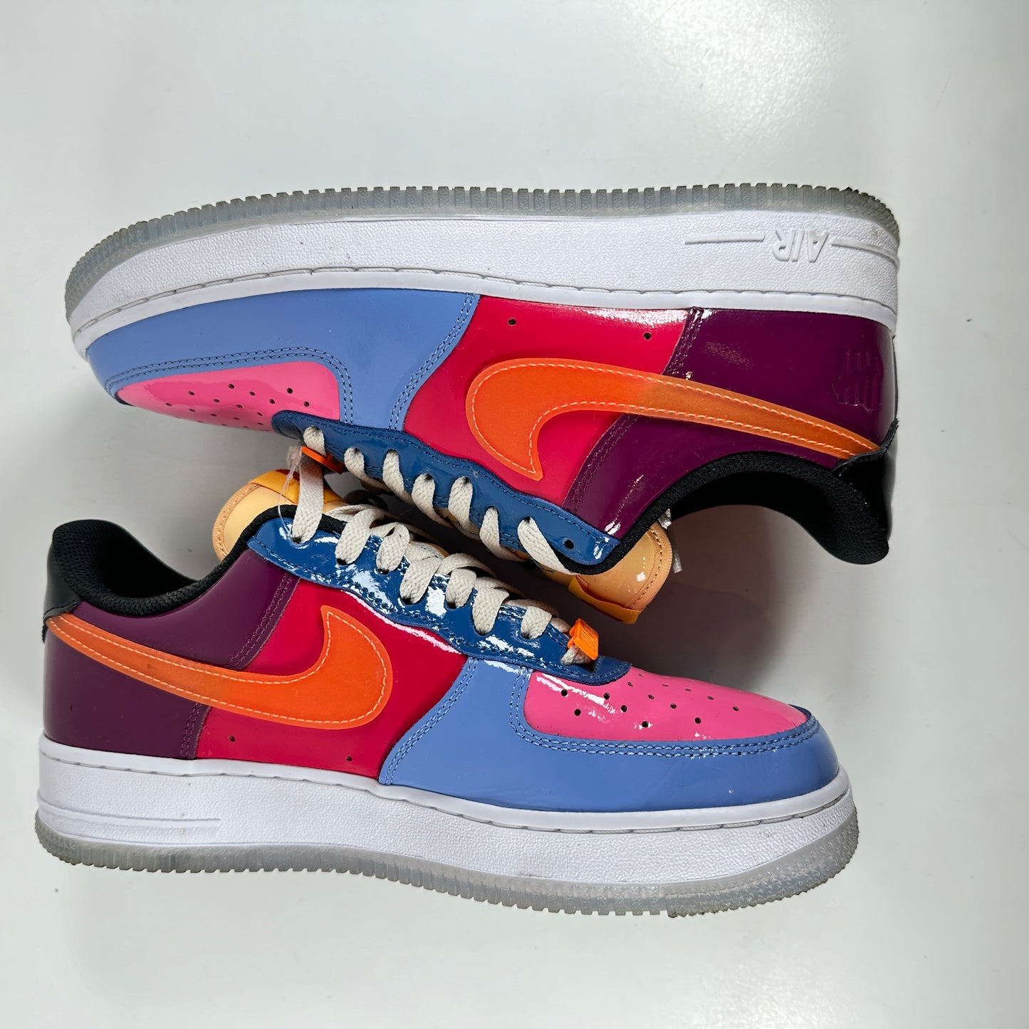 DV5255 400 Nike Air Force 1 Low SP UNDFTD Patente múltiple