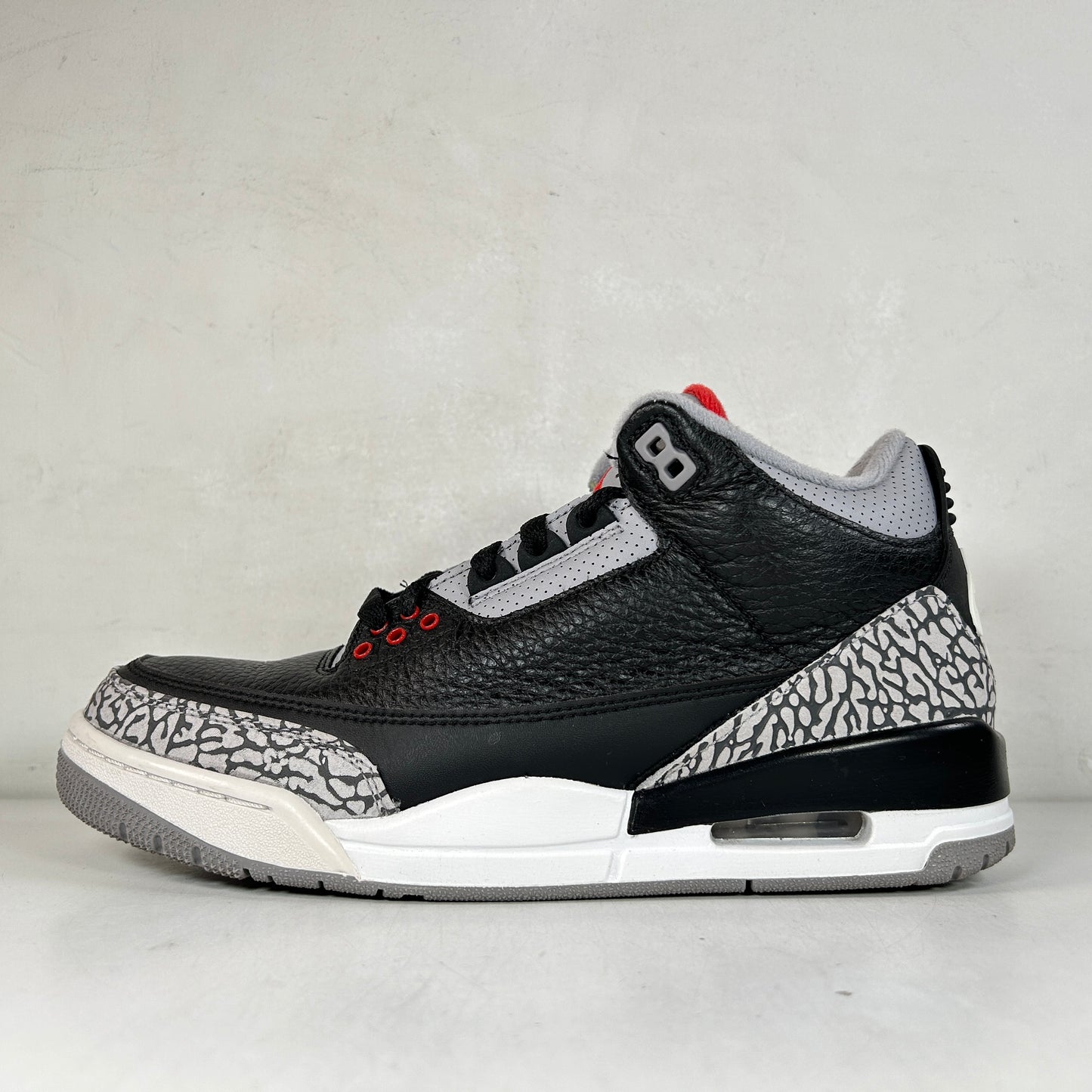 854262 001 Jordan 3 Black Cement 2018 [USED] - 8 M (Used3)