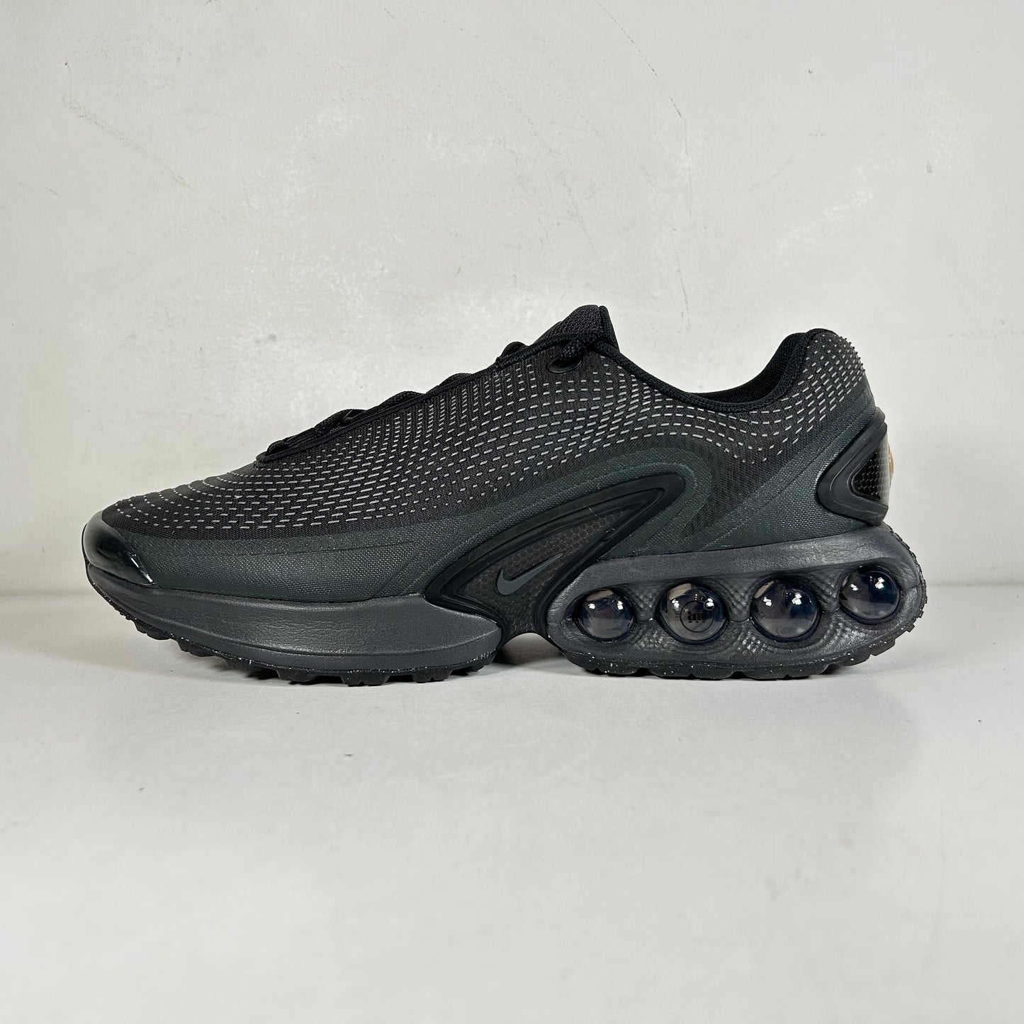DV3337 002 Nike Air Max Dn Black Dark Smoke Grey [USED] - 9.5 M (Used)
