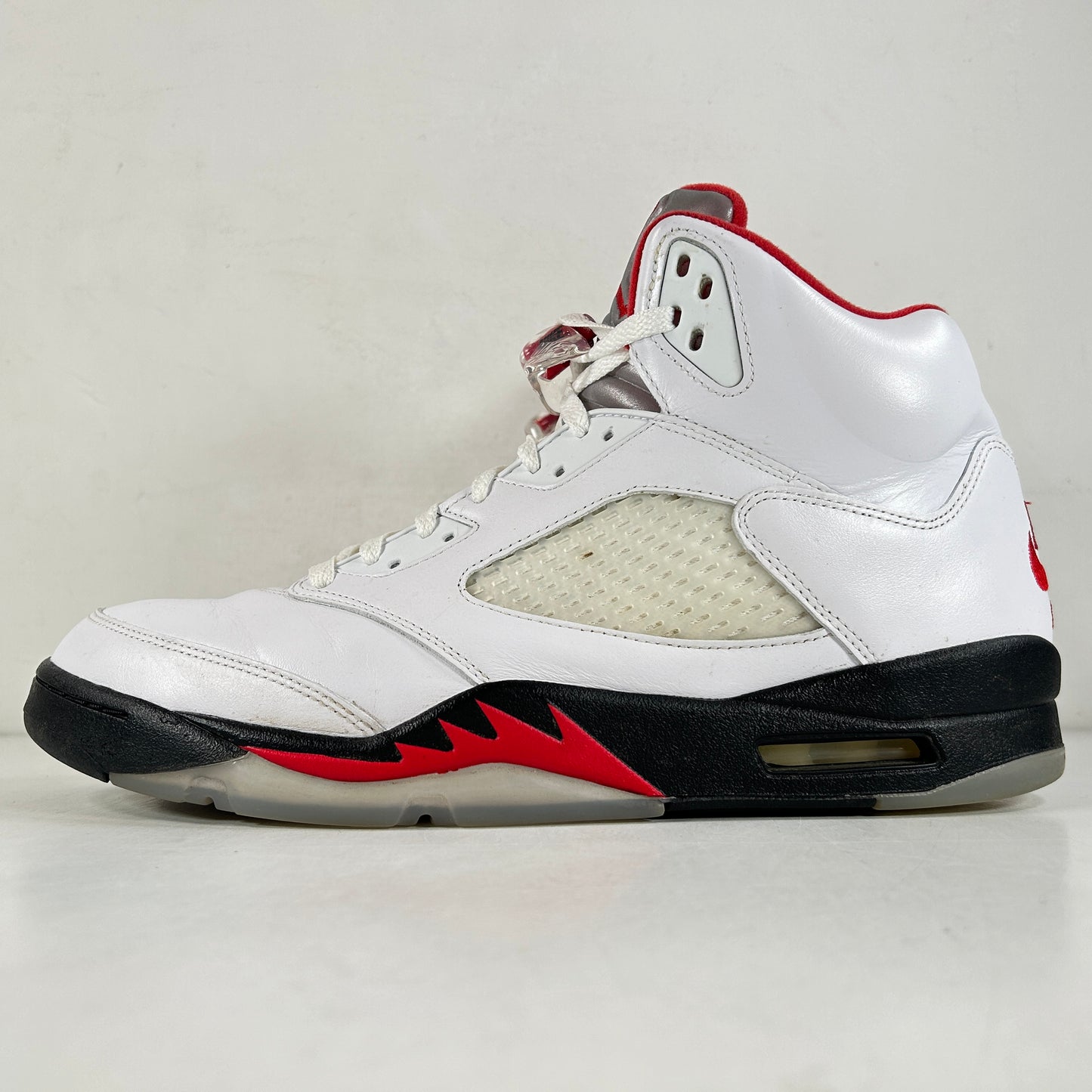 DA1911 102 Jordan 5 Fire Red [USED] - 13 M (Used)