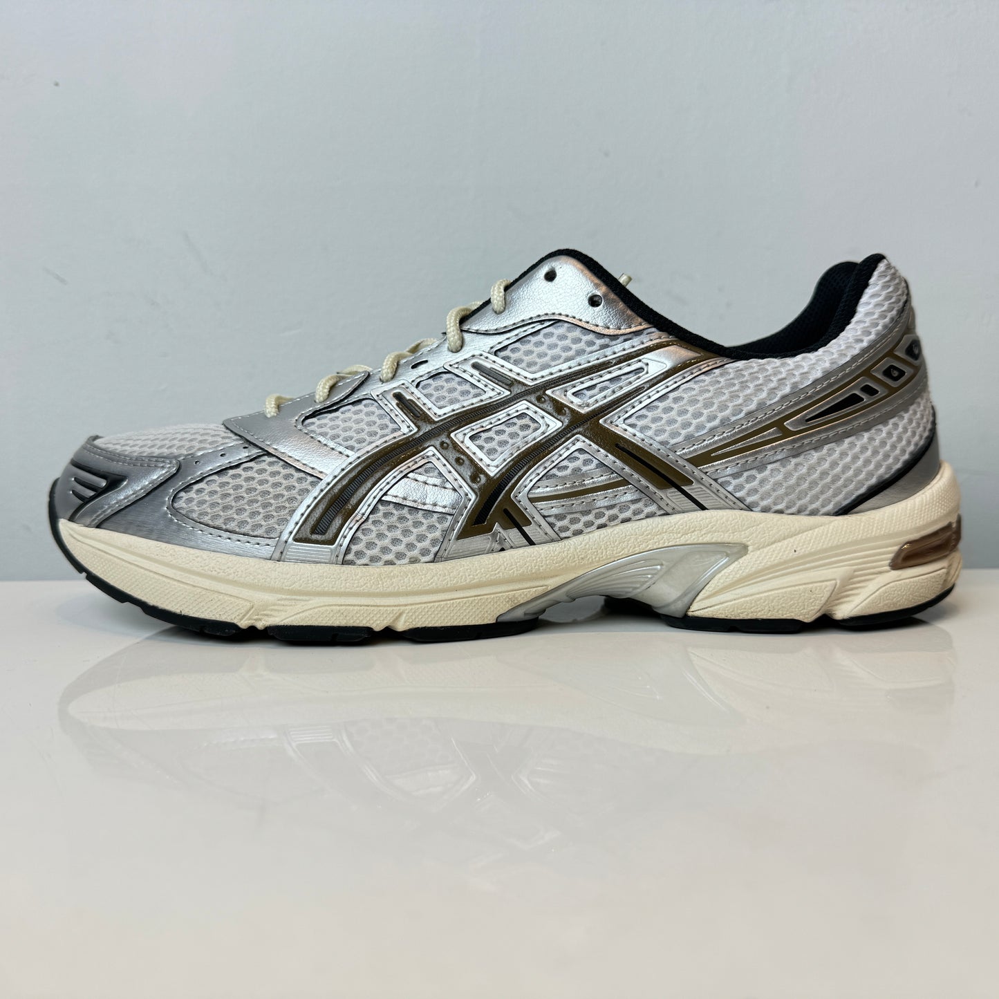 1201A256 113 ASICS Gel-1130 White Clay Canyon [USED] - 9.5 M (Used) (No Box)