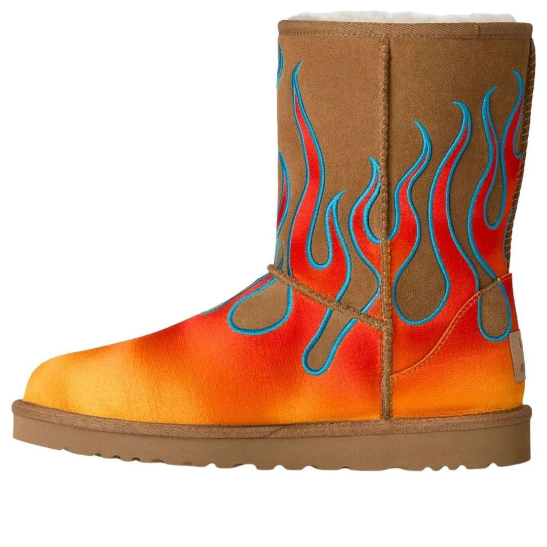 1182671 CHE UGG Classic Short Boot Jeremy Scott Flames Chestnut (2025)