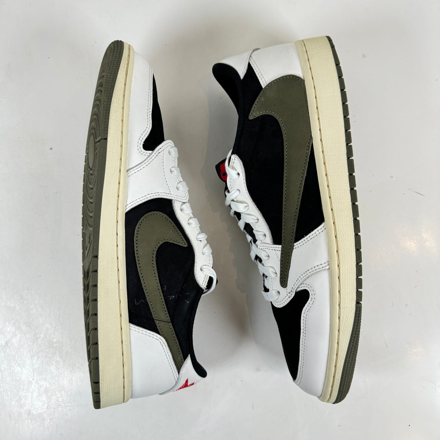 DZ4137 106 Jordan 1 Retro Low OG SP Travis Scott Olive (W) [USED] - 12.5 W (Used)