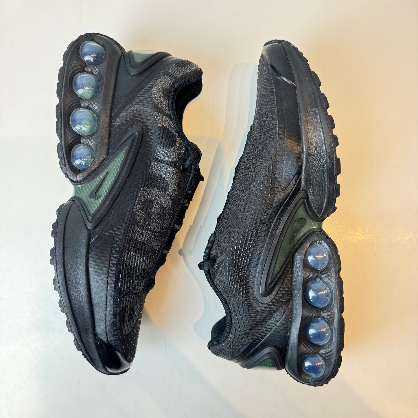 FZ4044 001 Nike Air Max DN Supreme Black [USED] - 8 M (Used)
