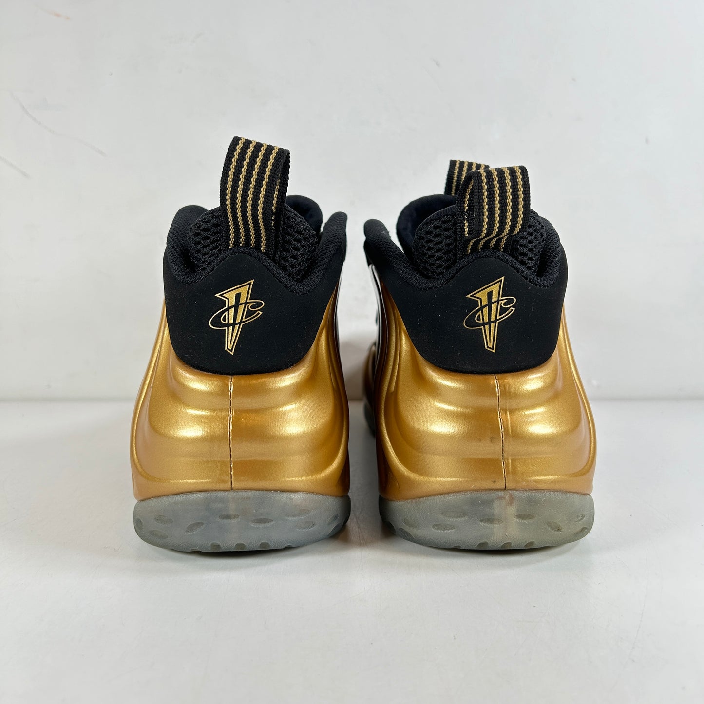 314996 700 Nike Air Foamposite One Metallic Gold [USED] - 11 M (Used)