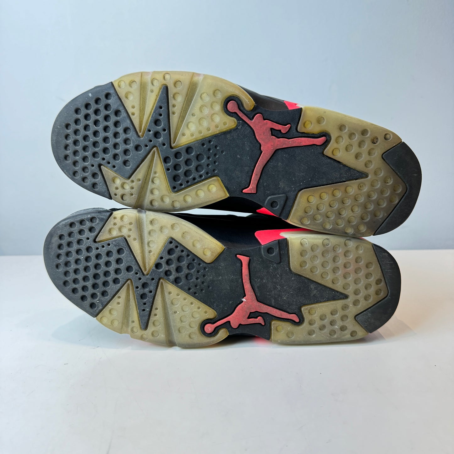 384664 023 Jordan 6 Retro Infrared Black (2014) - 8.5 M (Used)