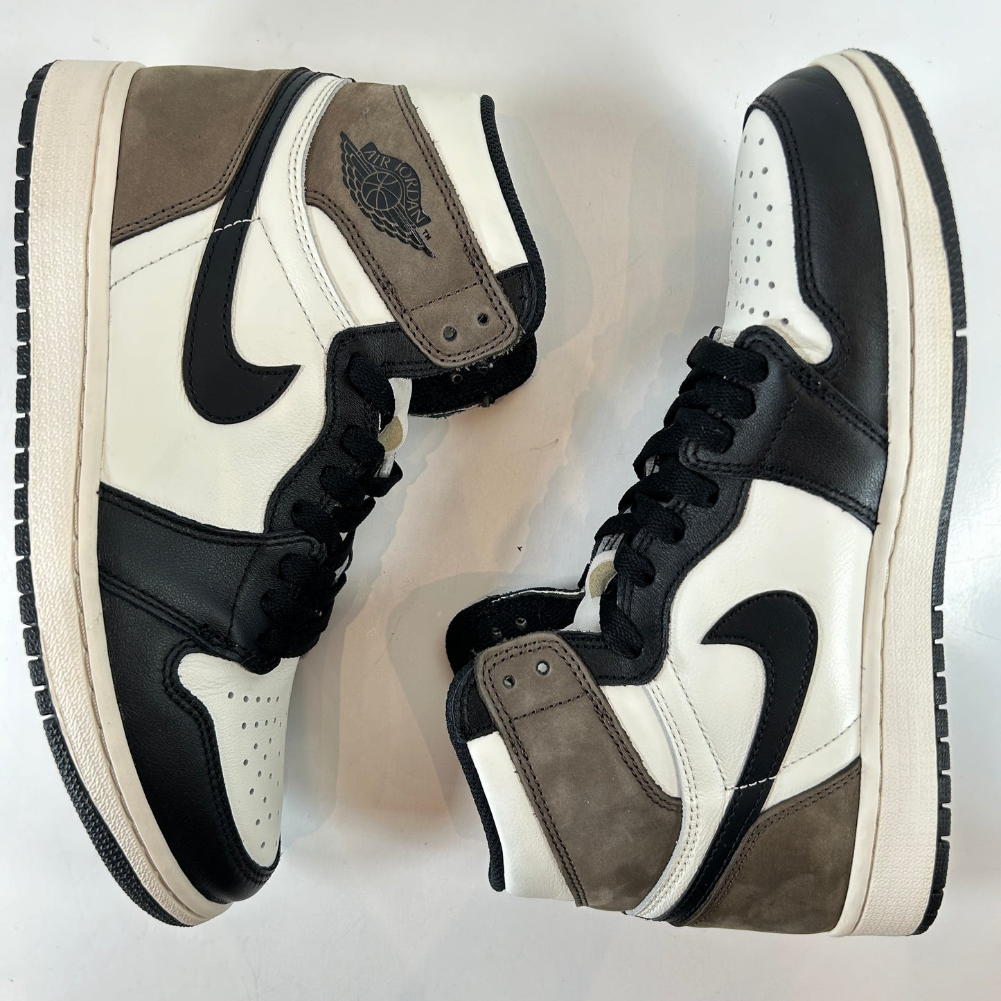 555088 105 Jordan 1 Mocha [USED] - 8.5 M (Used2)