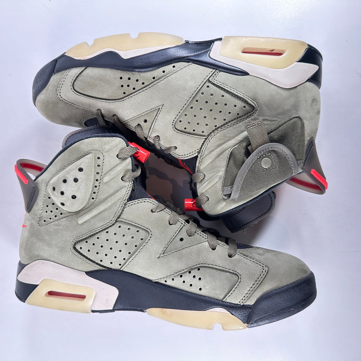 CN1084 200 Jordan 6 Retro Travis Scott [USED] - 9 M (Used)