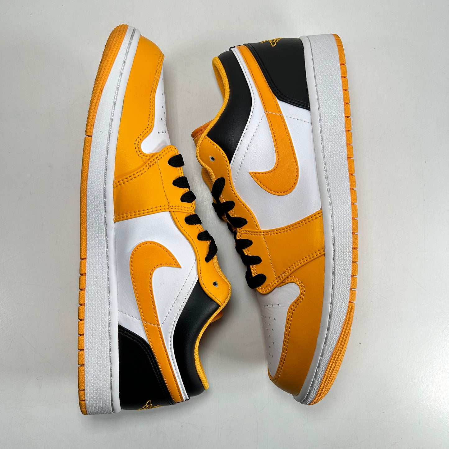 553558 701 Jordan 1 Low Taxi [USED] - 10 M (Used)