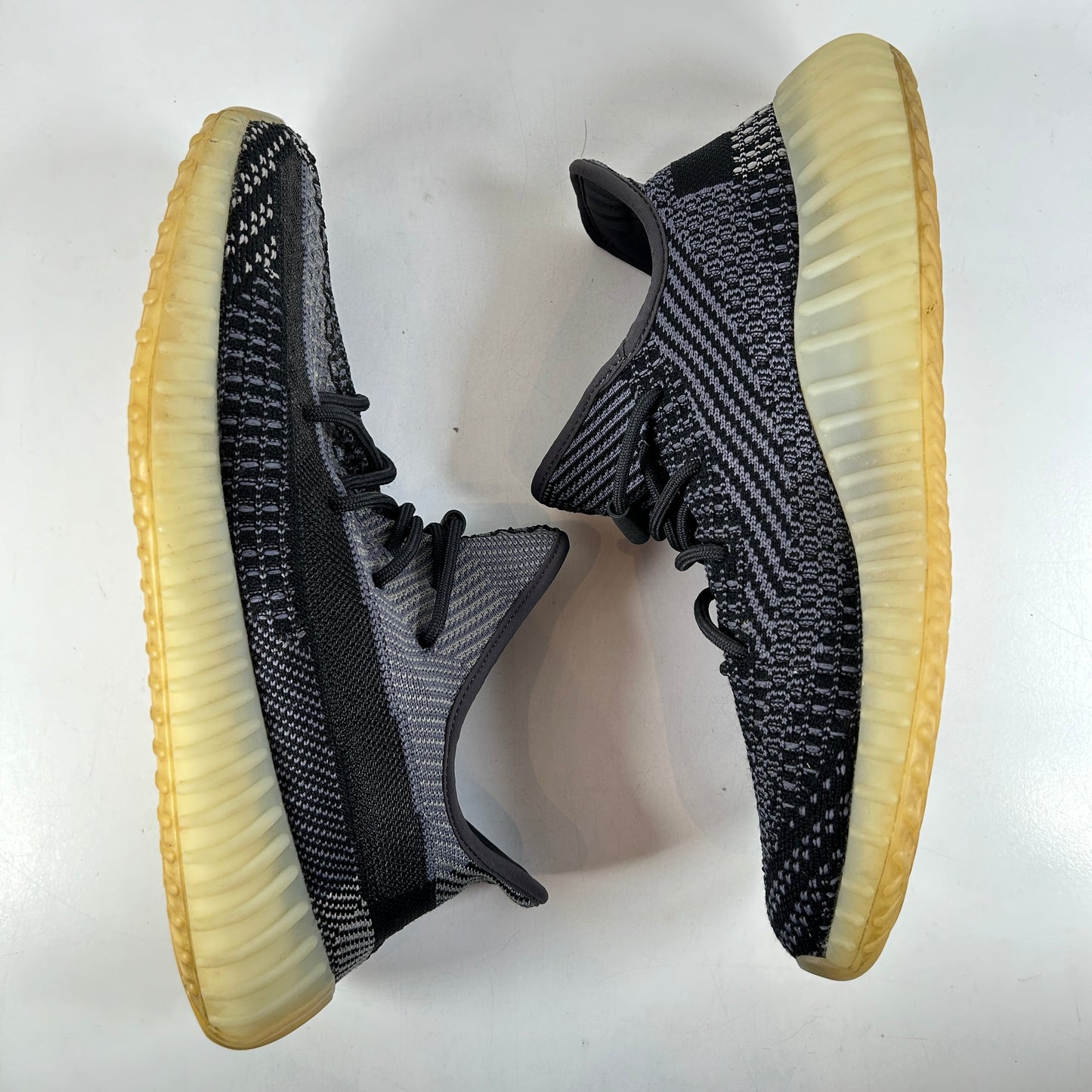 FZ5000 Yeezy 350 V2 Carbon [USED] - 11 M (Used)