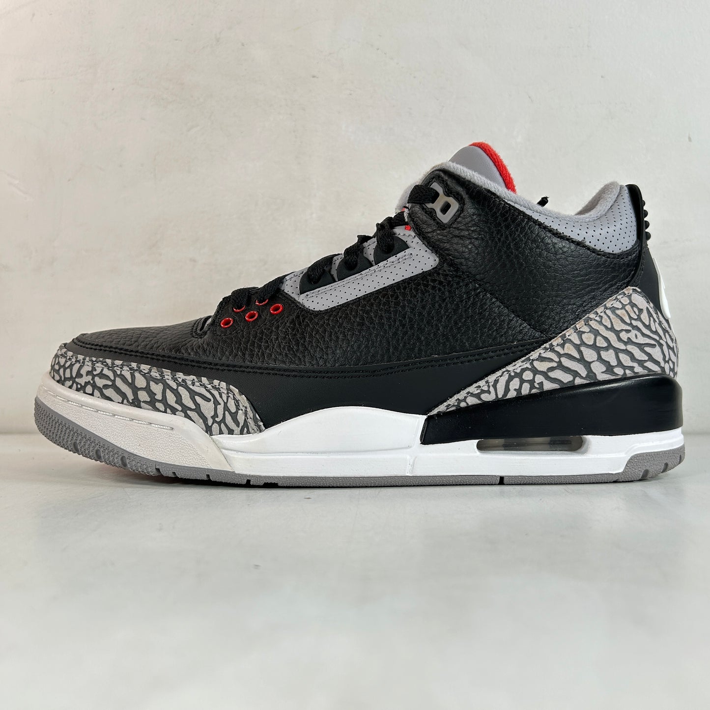 854262 001 Jordan 3 Retro Black Cement (2018) [USED] - 10.5 M (Used2)