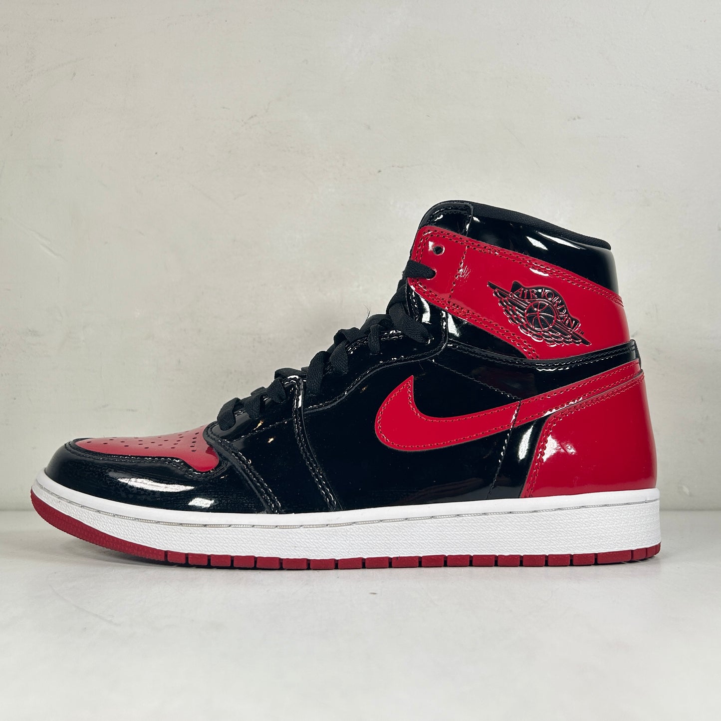 555088 063 Jordan 1 Retro High OG Patent Bred [USED] - 11 M (Used4)