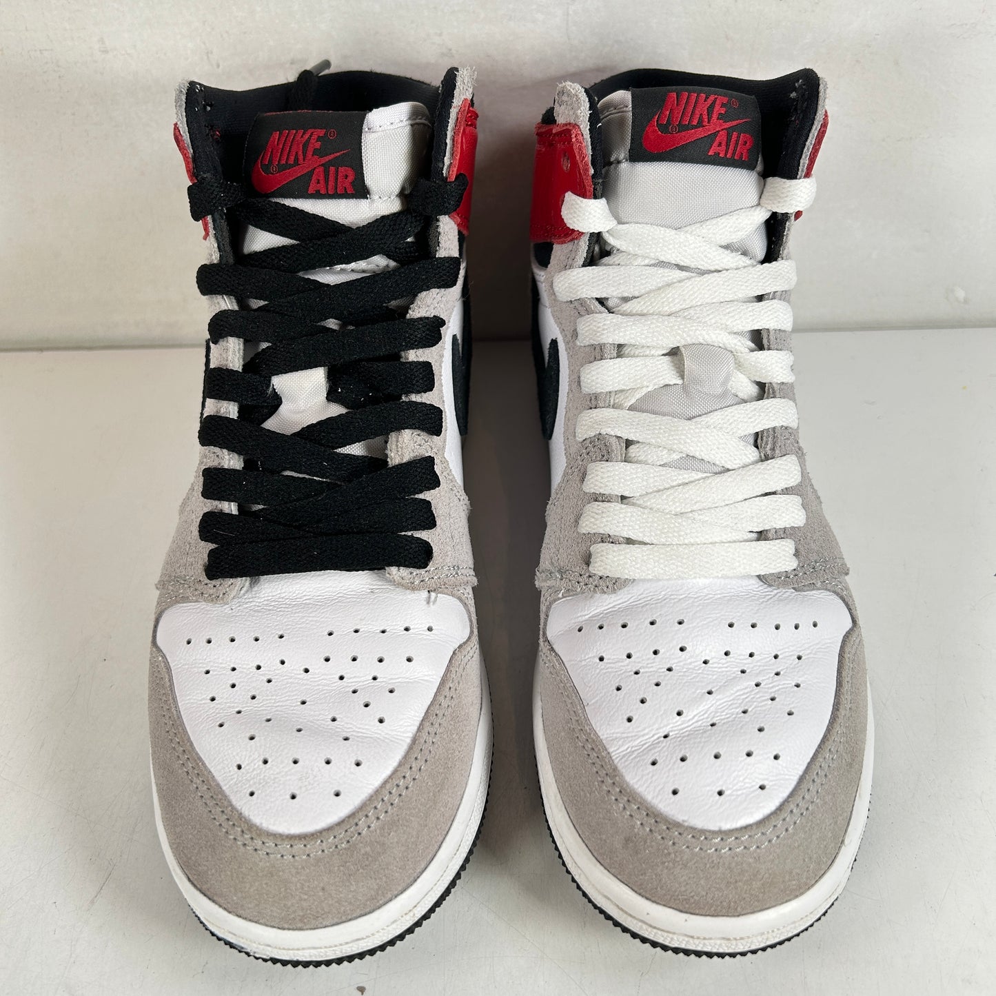 575441 126 Jordan 1 Retro High Light Smoke Grey (GS) [USED] - 4 Y (Used)