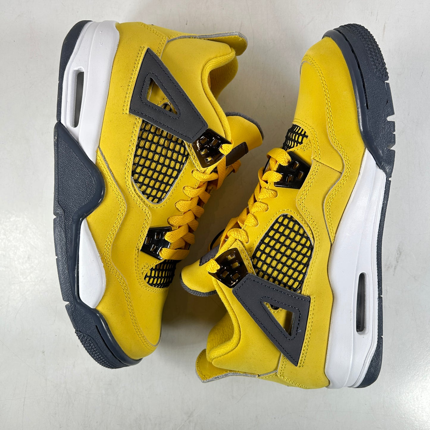 408452 700 Jordan 4 Retro Lightning (GS) [USED] - 5.5 Y (VNDS)