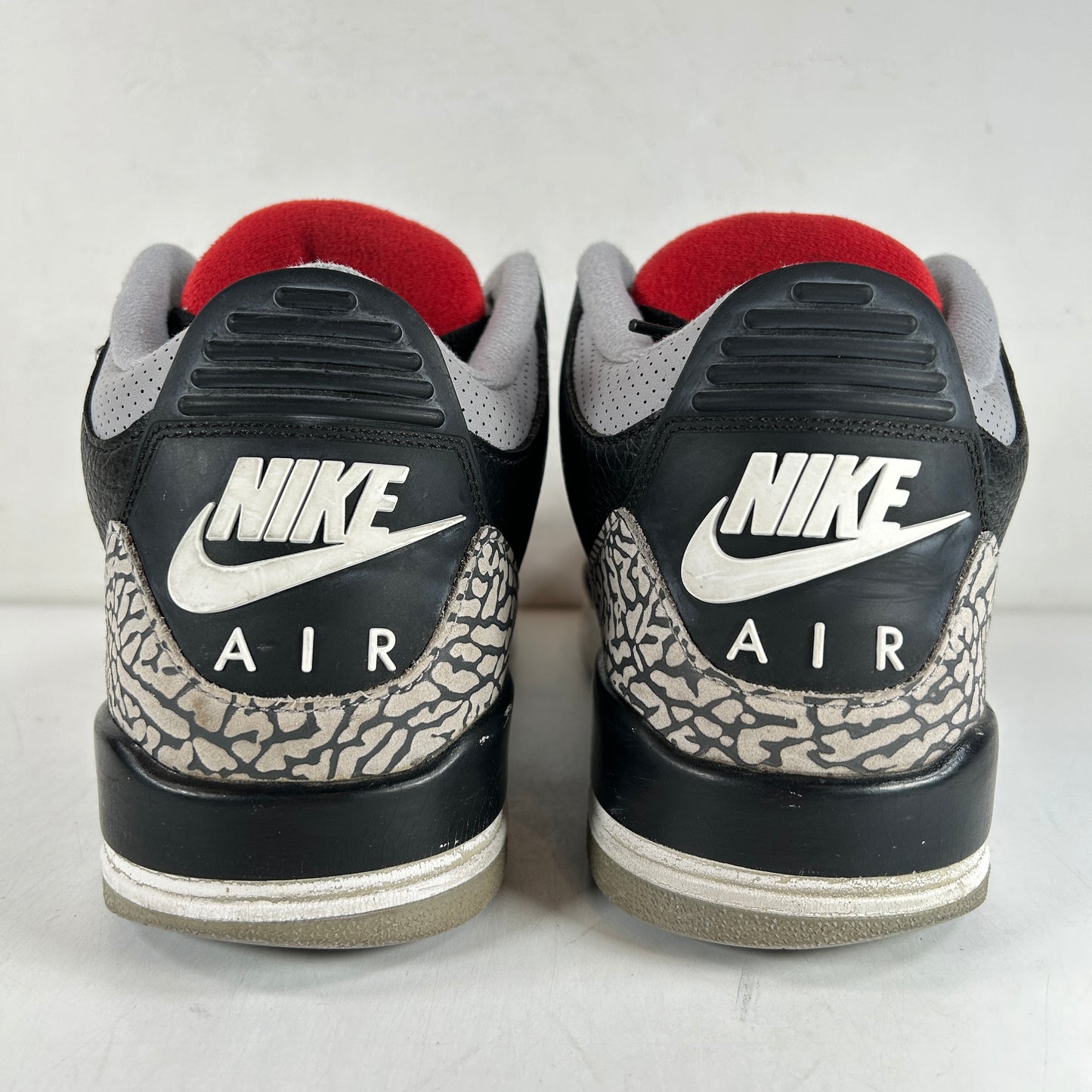 854262 001 Jordan 3 Black Cement 2018 [USED] - 9.5 M (Used3)