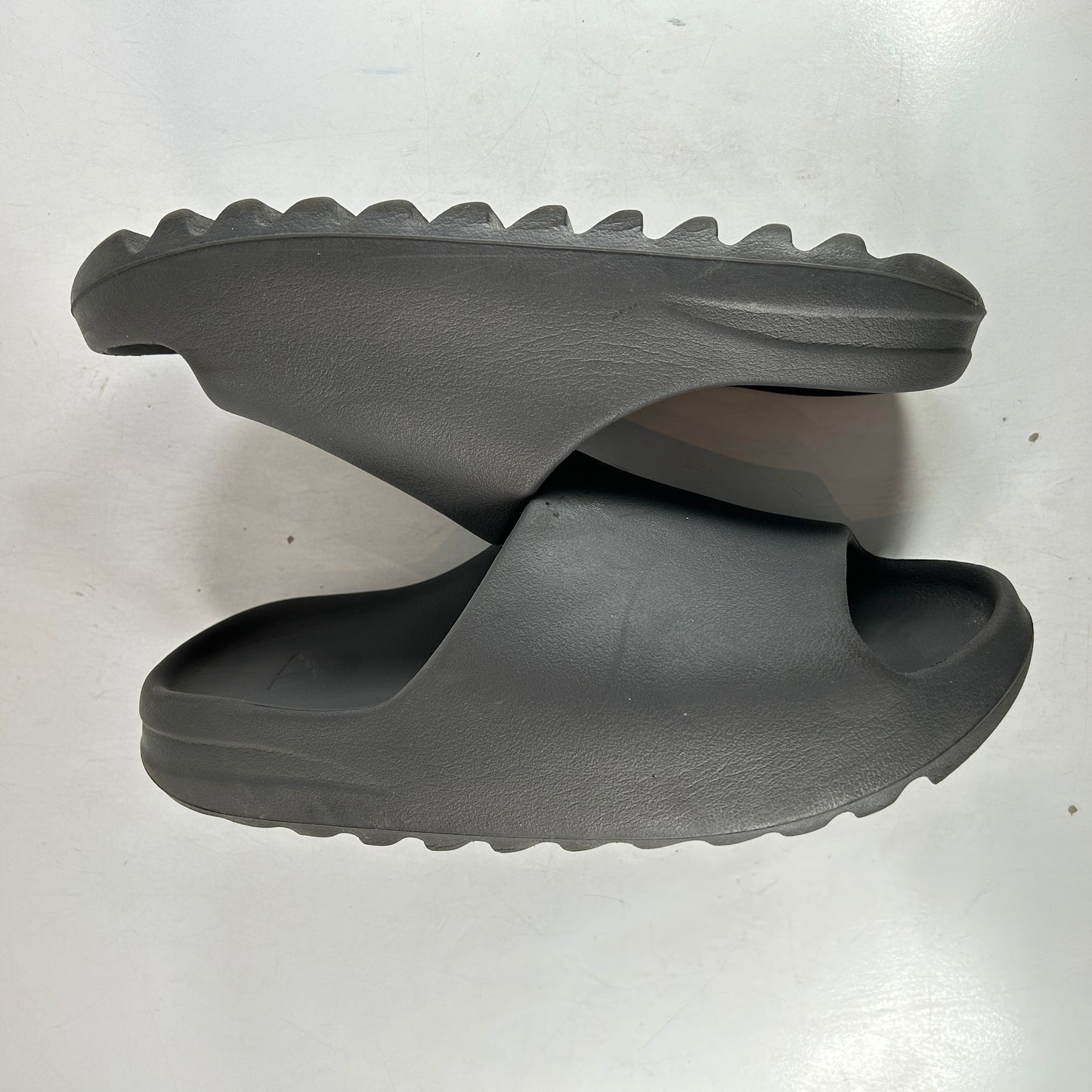 HQ6448 adidas Yeezy Slide Onyx [USED] - 11 M (Used)