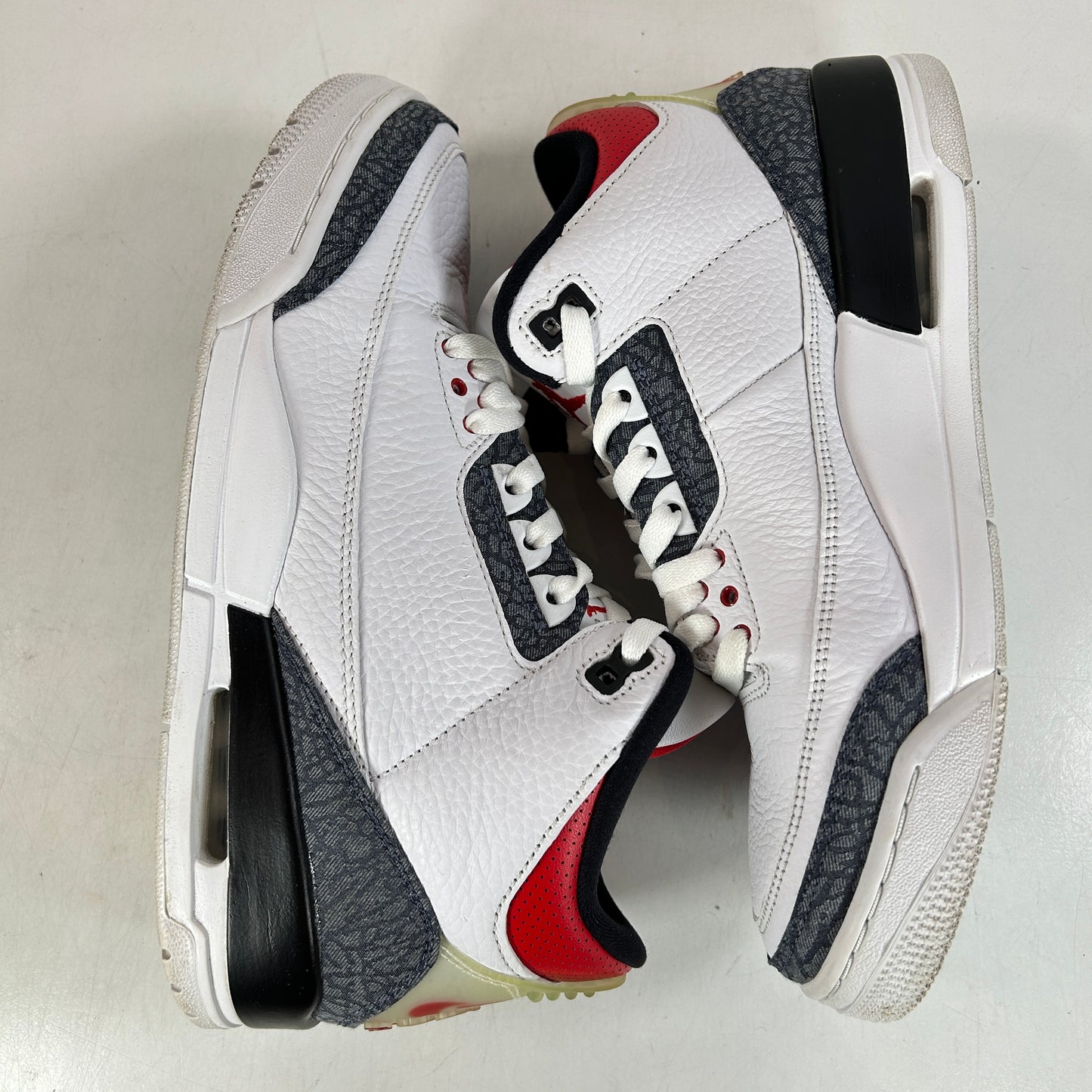 CZ6431 100 Jordan 3 Retro SE Fire Red Denim (2020) [USED] - 9.5 M (Used)