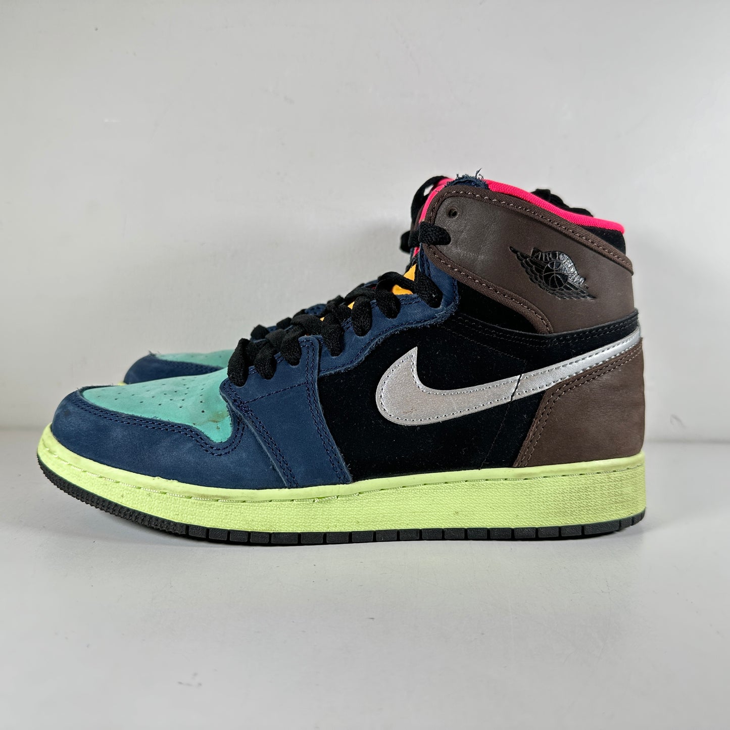 575441 201 Jordan 1 Retro High Tokyo Bio Hack (GS) [USED] - 6.5 Y (Used)