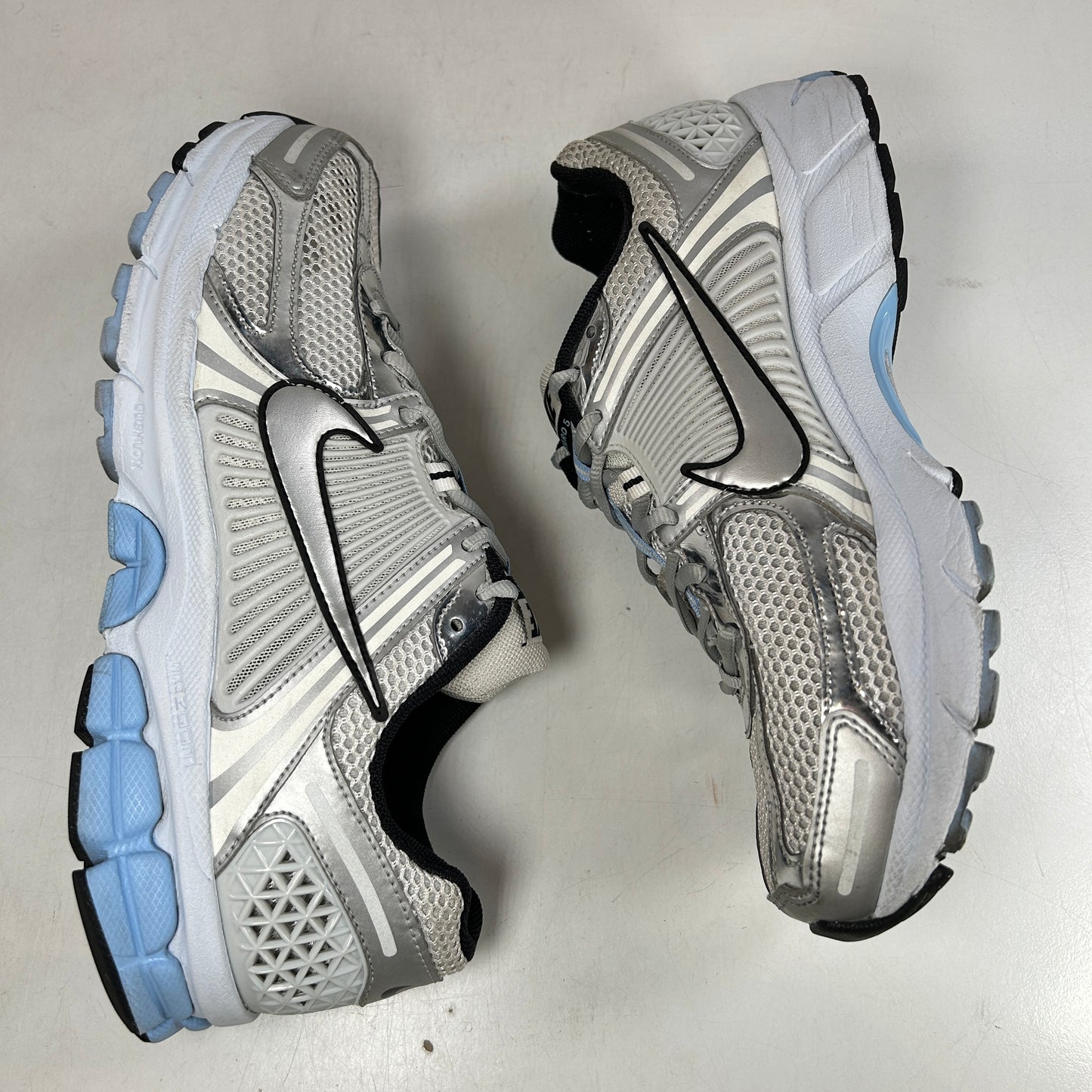 HF1877 100 Nike Zoom Vomero 5 Metallic Silver Blue Tint (W) [USED] - 11 W (Used)