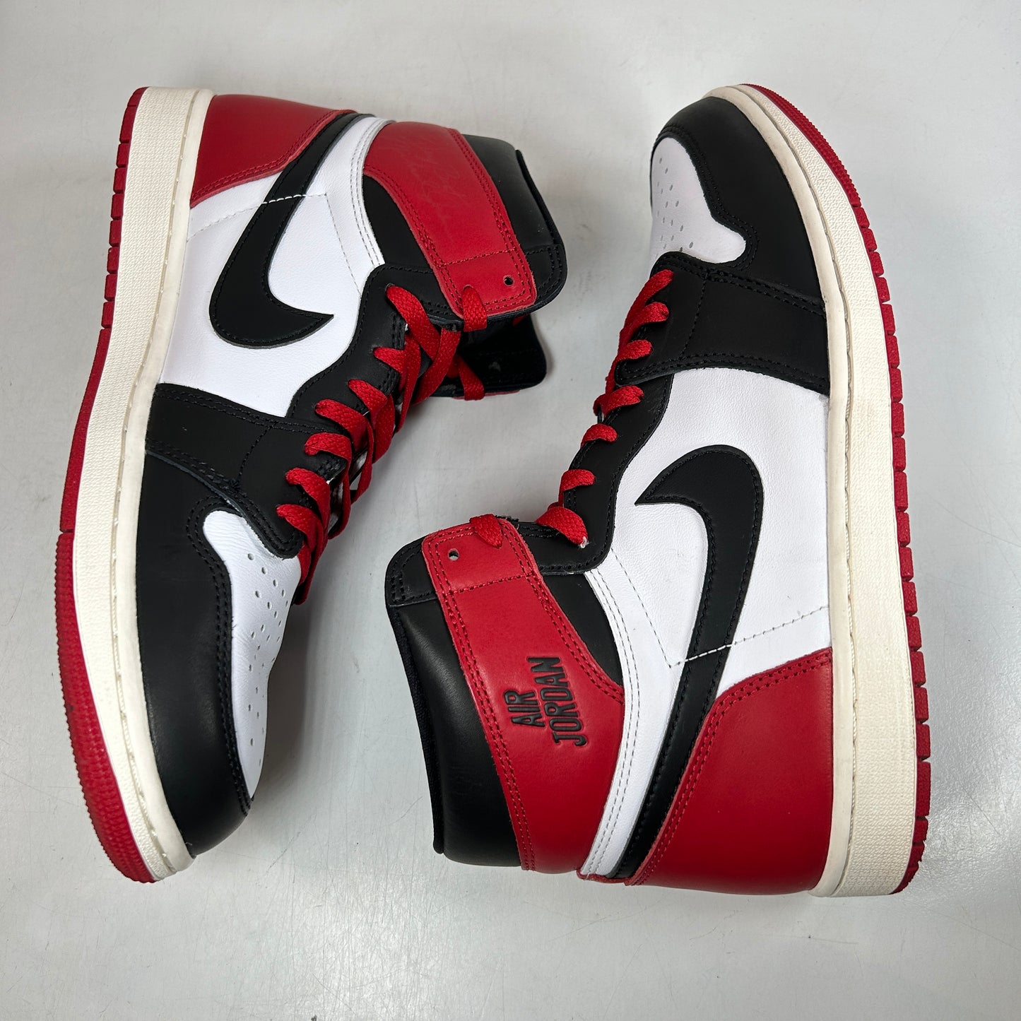 DZ5485 106 Air Jordan 1 High OG Black Toe Reimagined [USED] - 11 M (Used)