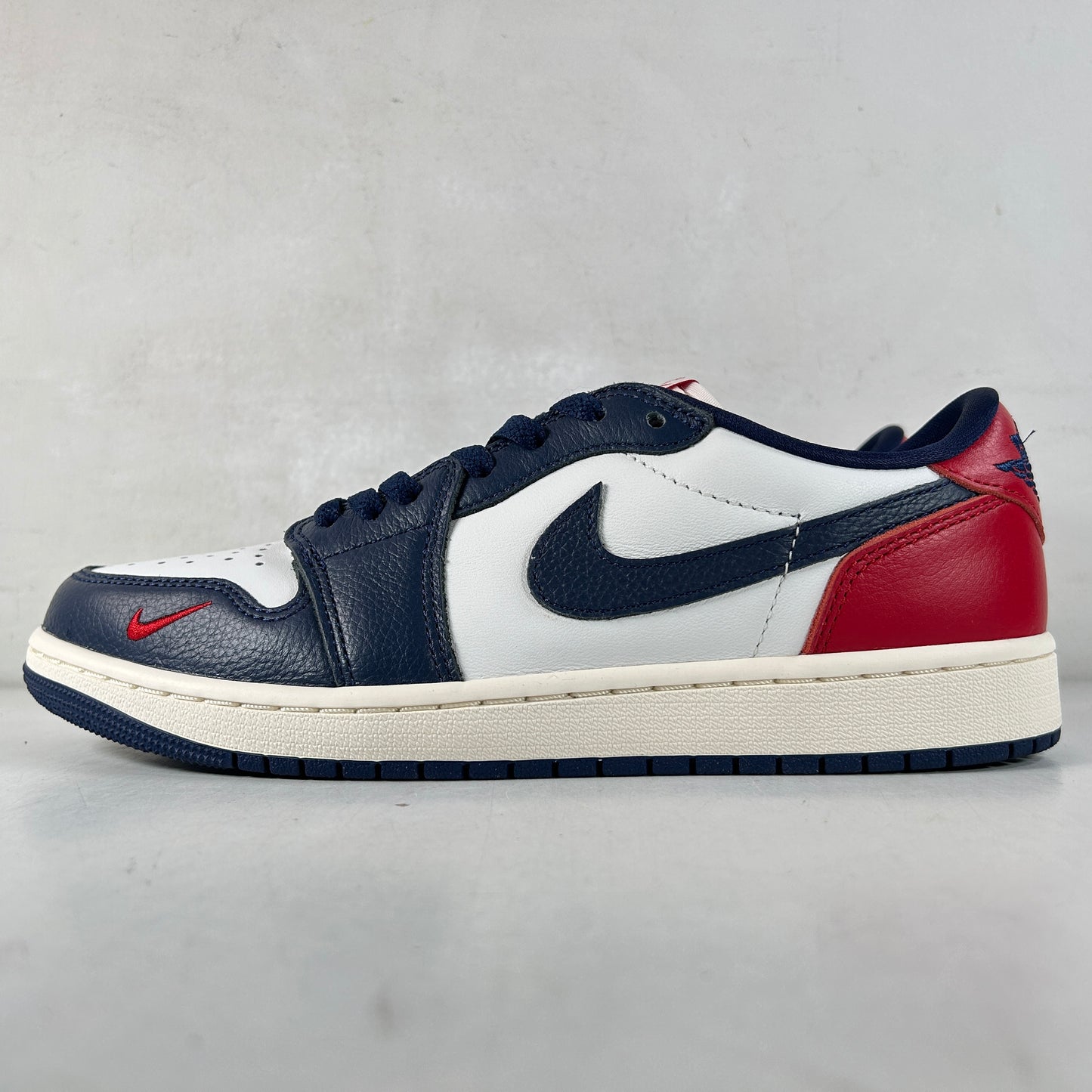 HQ2993 100 Jordan 1 Retro Low OG Howard University [USED] - 9 M (Used)