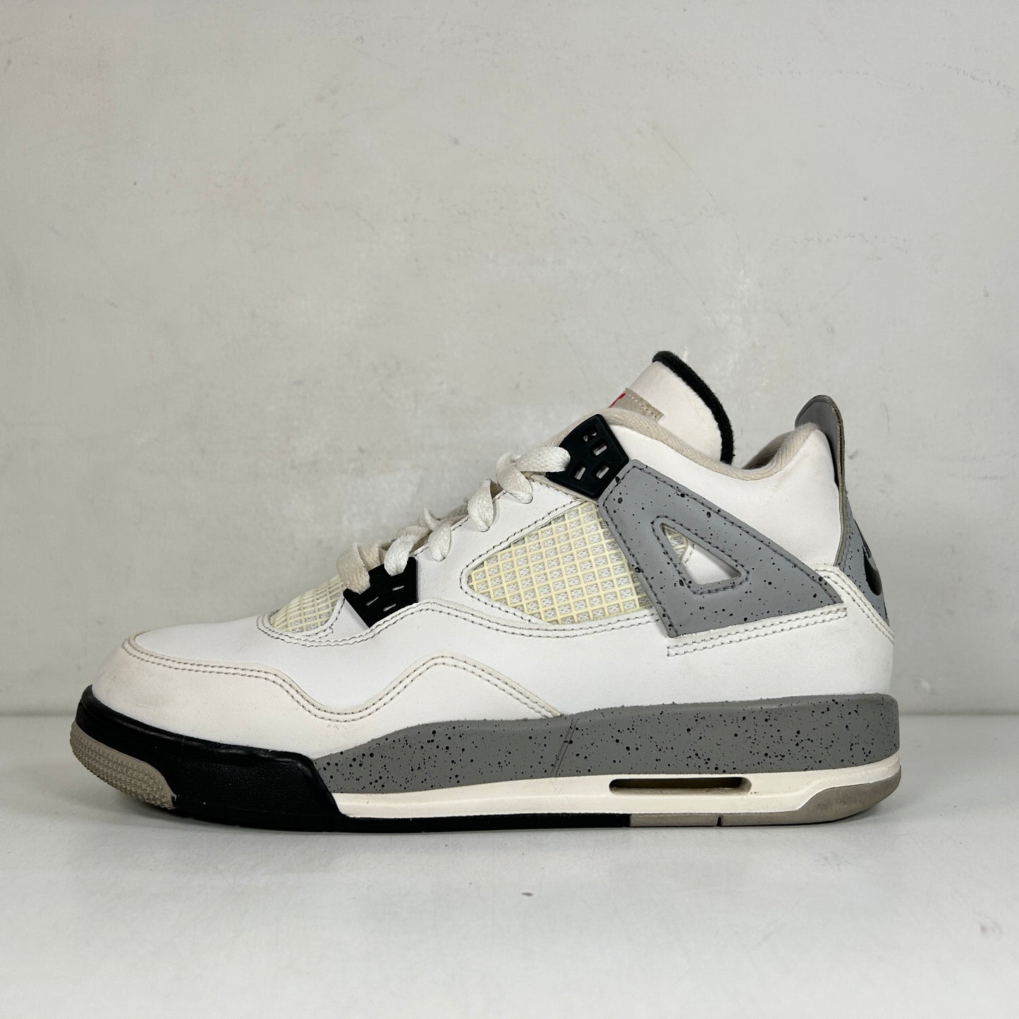 836016 192 Jordan 4 White Cement GS [USED] - 6 Y (Used)