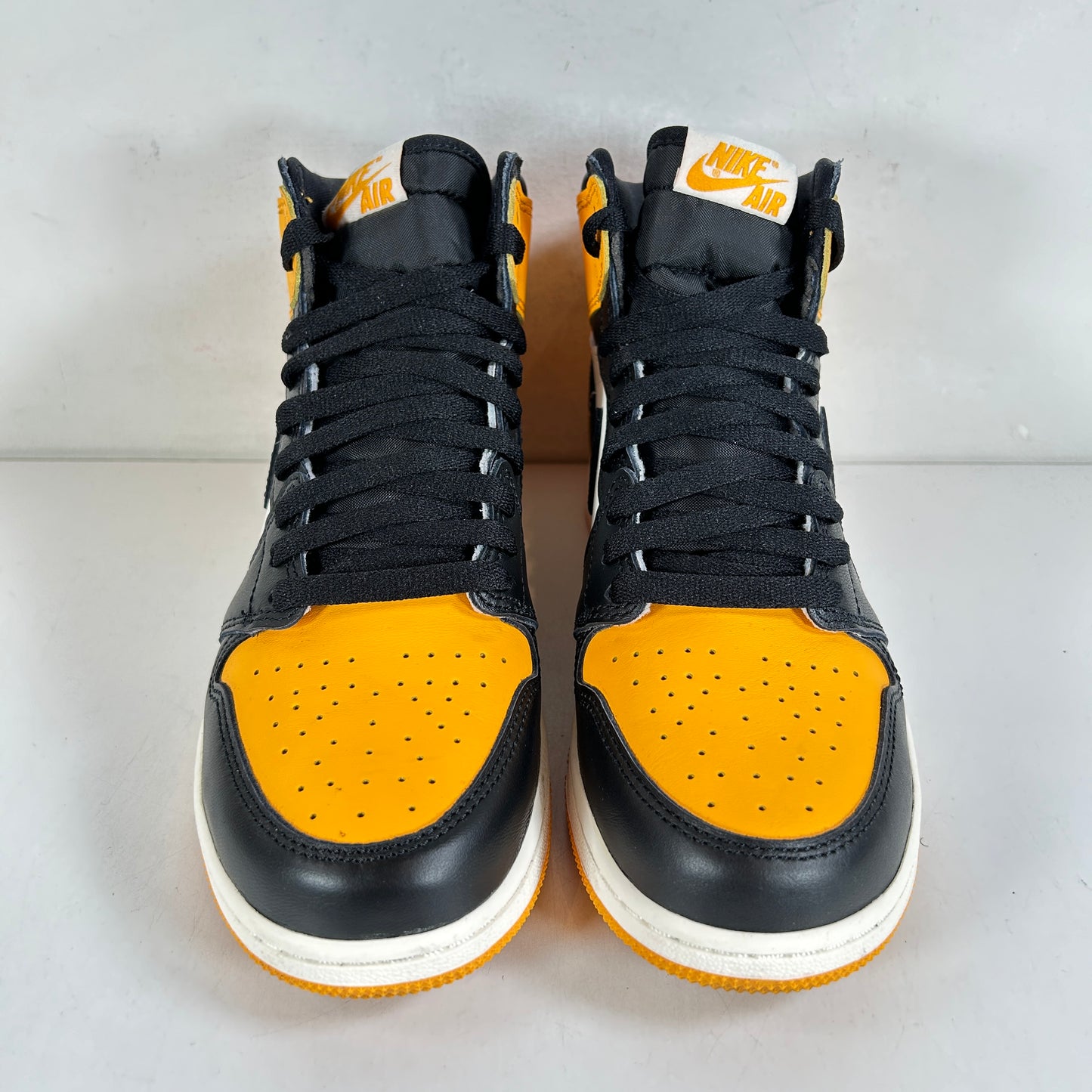 575441 711 Jordan 1 Retro High OG Taxi (GS) [USED] - 6.5 Y (Used)