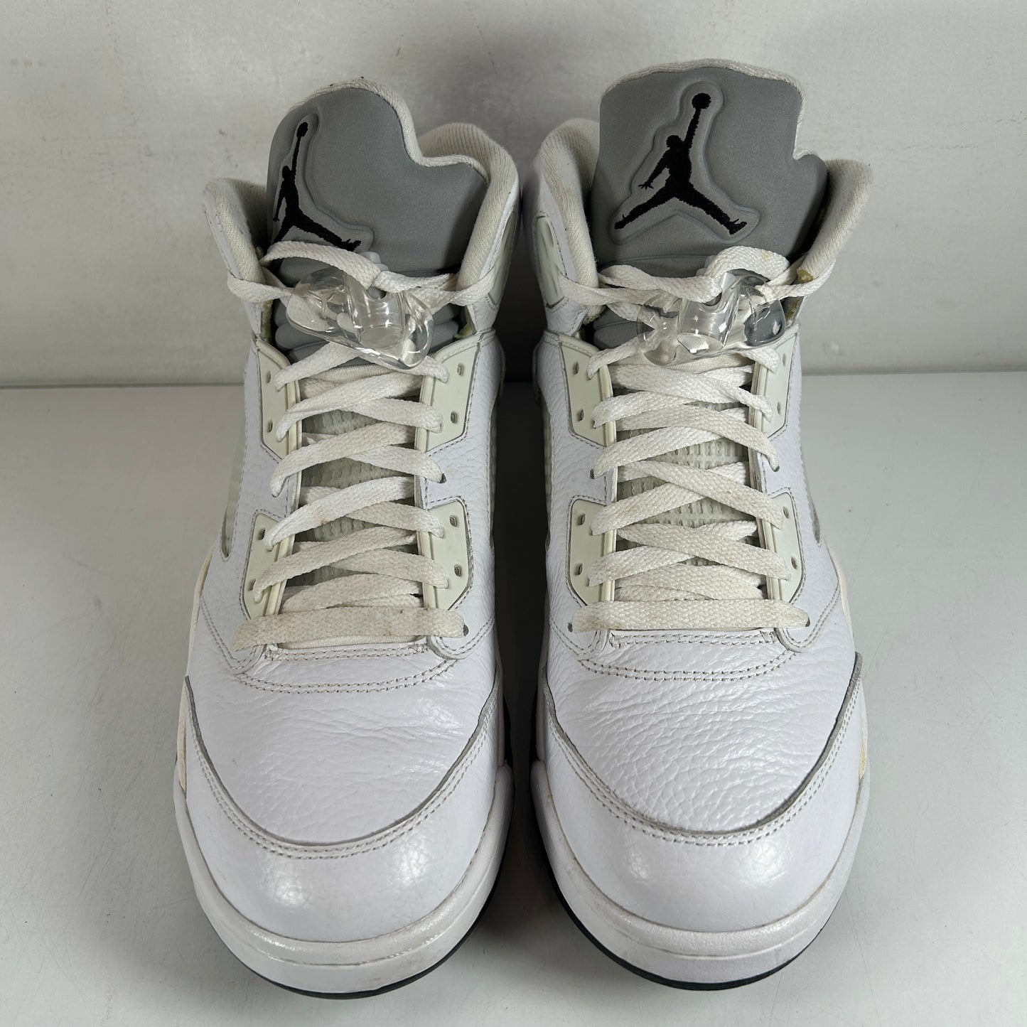 136027 130 Jordan 5 Retro Metallic White (2015) [USED] - 10 M (Used)