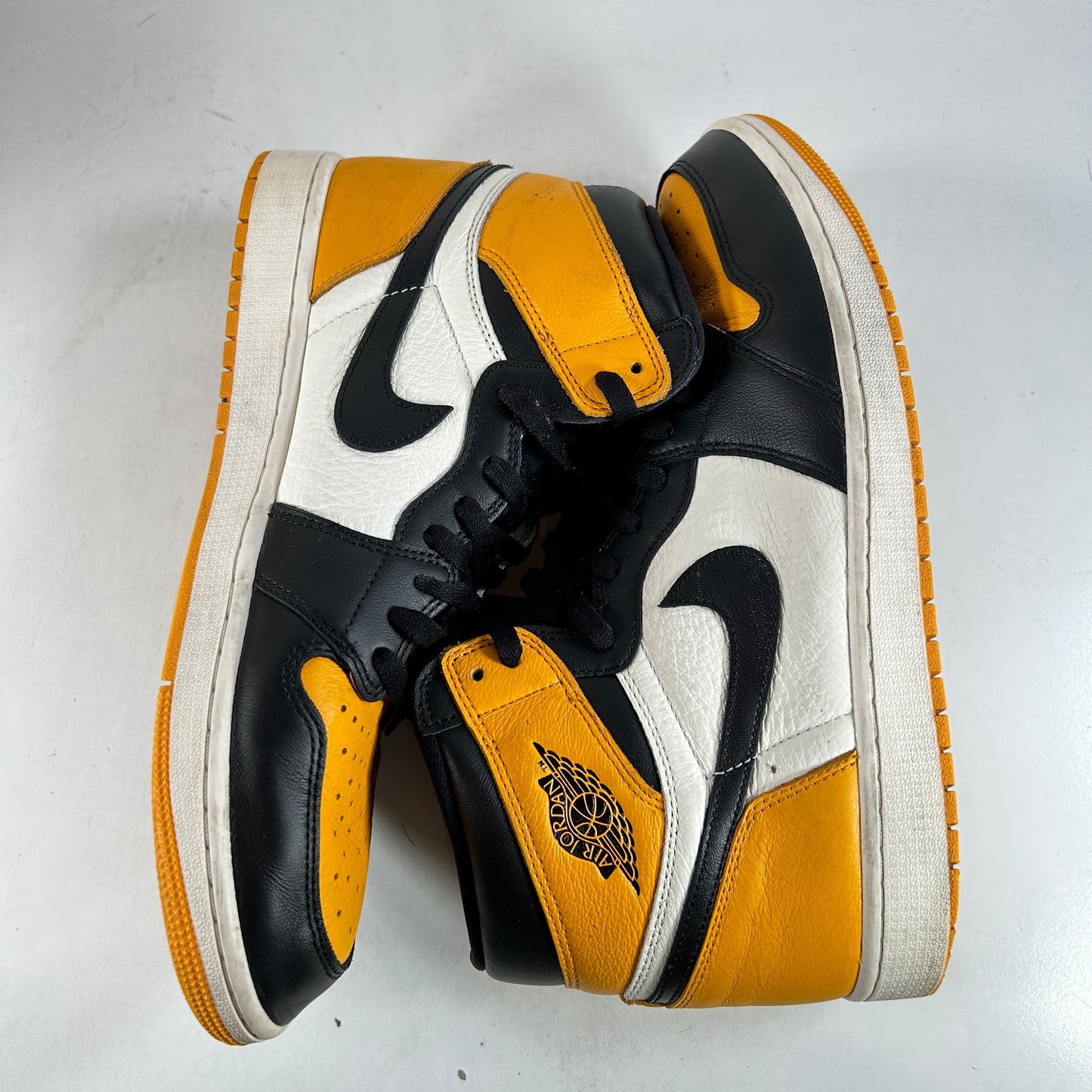 555088 711 Jordan 1 Retro High OG Punta amarilla