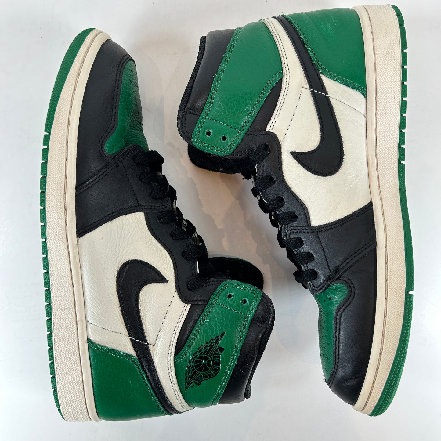 555088 302 Jordan 1 Retro High Pine Green [USED] - 10.5 M (Used)