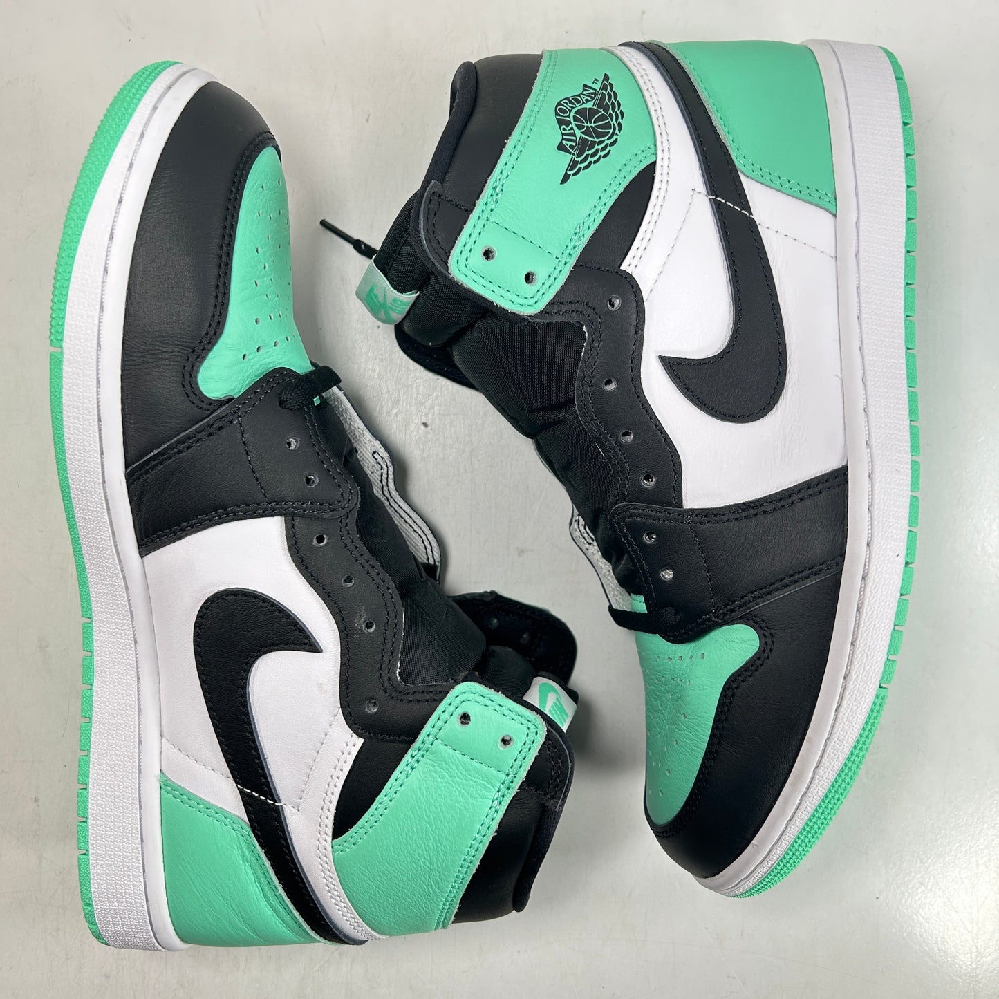 DZ5485 130 Jordan 1 Retro High OG Green Glow [USED] - 11 M (Used)