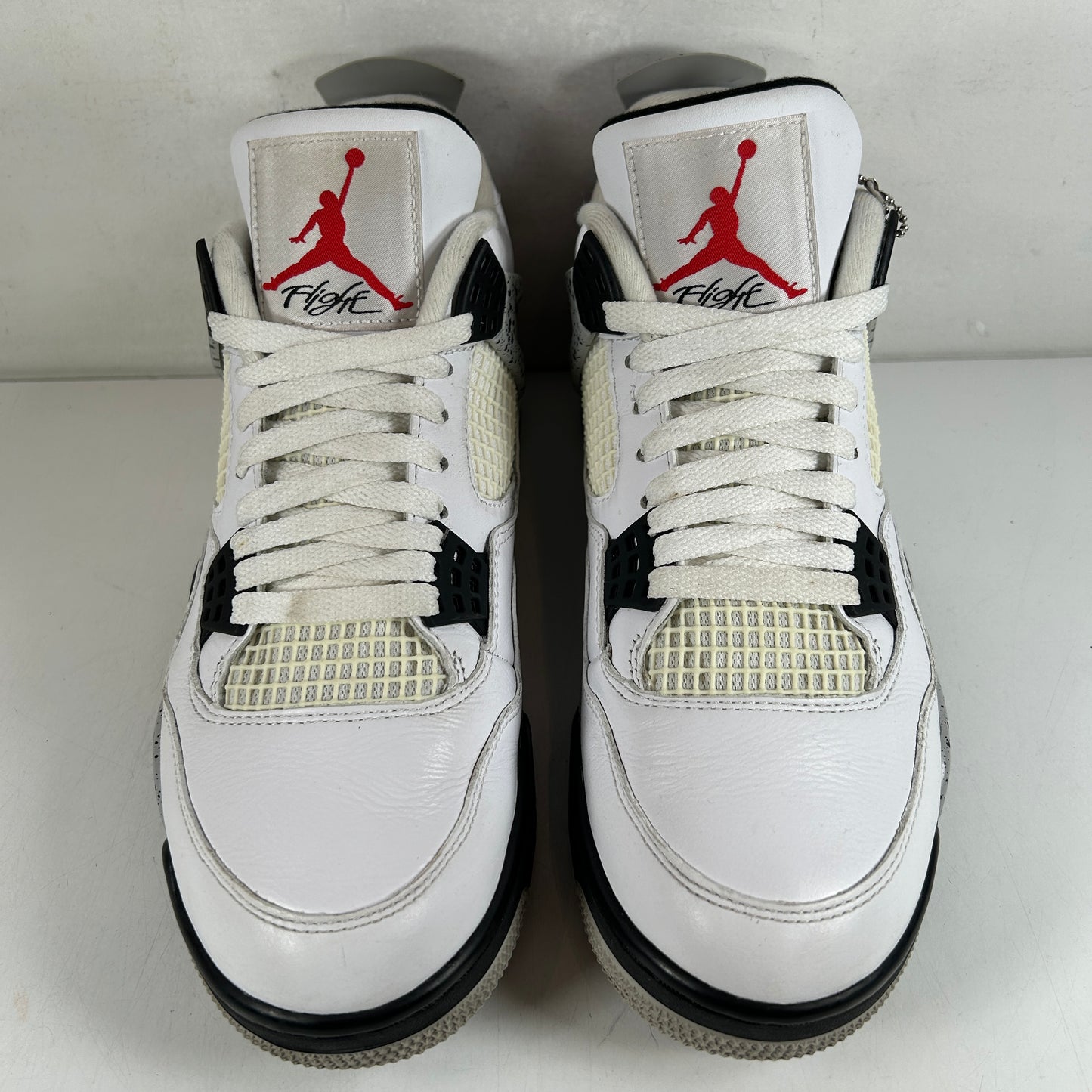 840606 192 Jordan 4 White Cement [USED] - 9 M (Used)